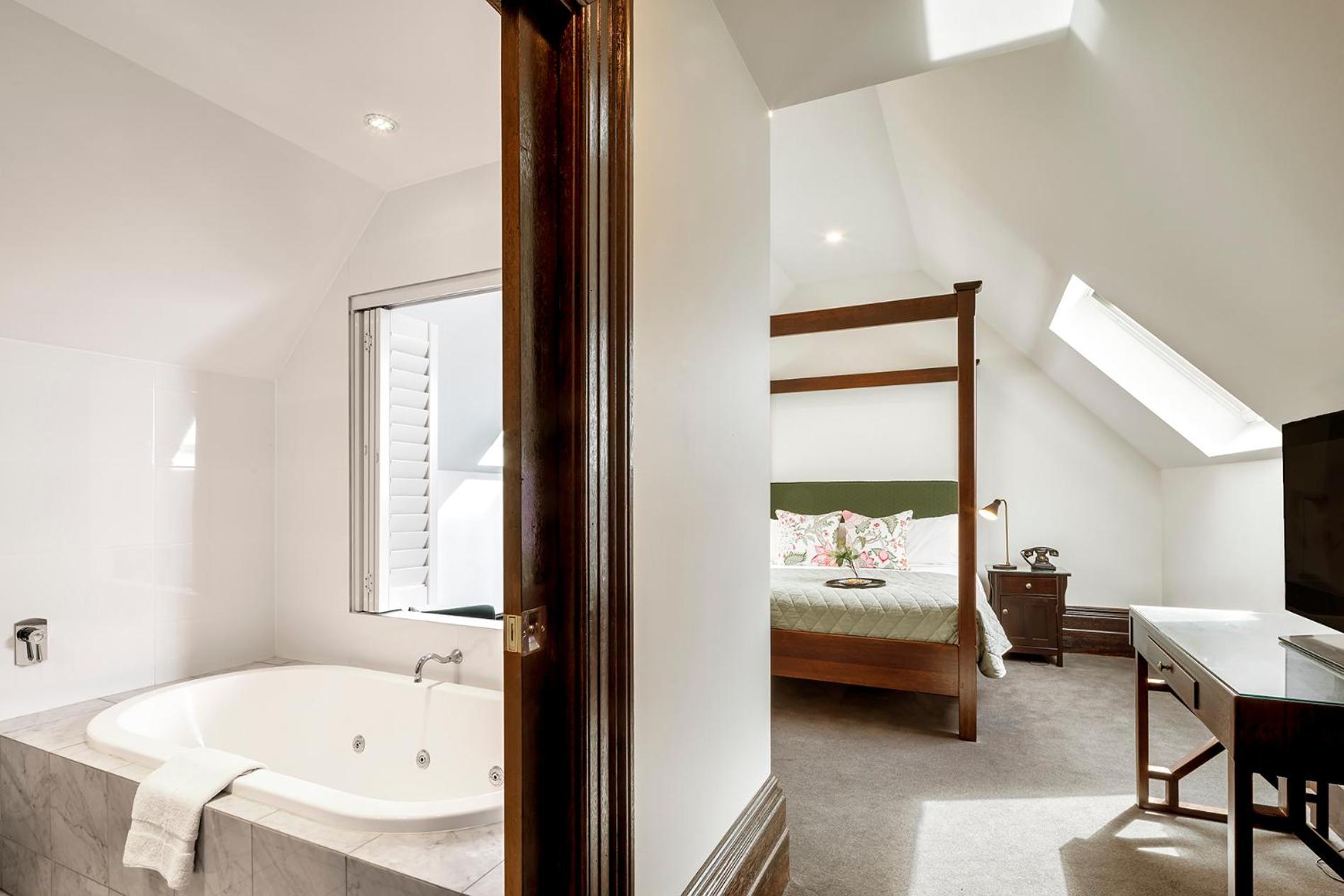 Tower Suite - Photo 4
