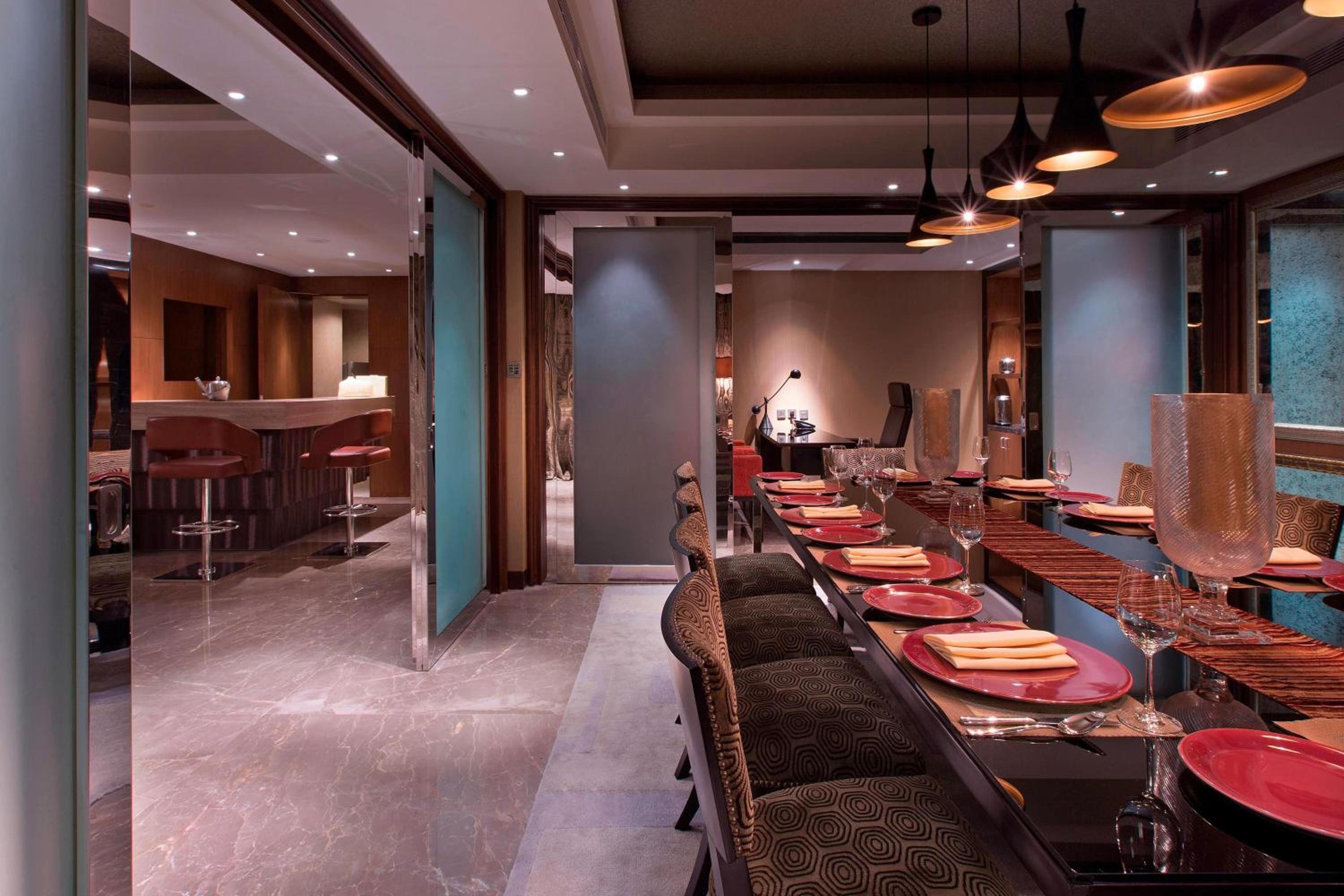 Presidential Suite, 1 King, Club lounge access photo 3