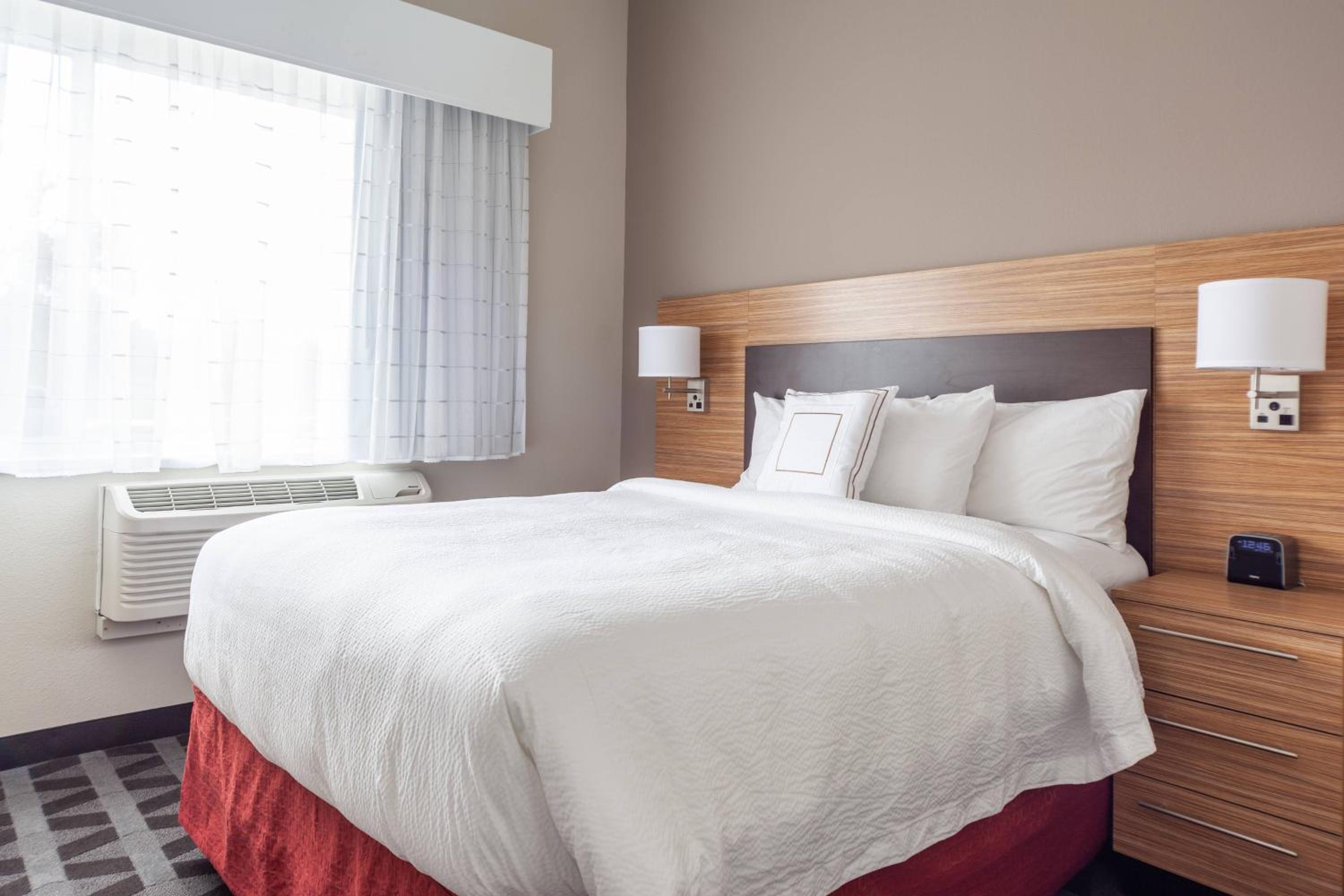 2 Bedroom Suite - Photo 3