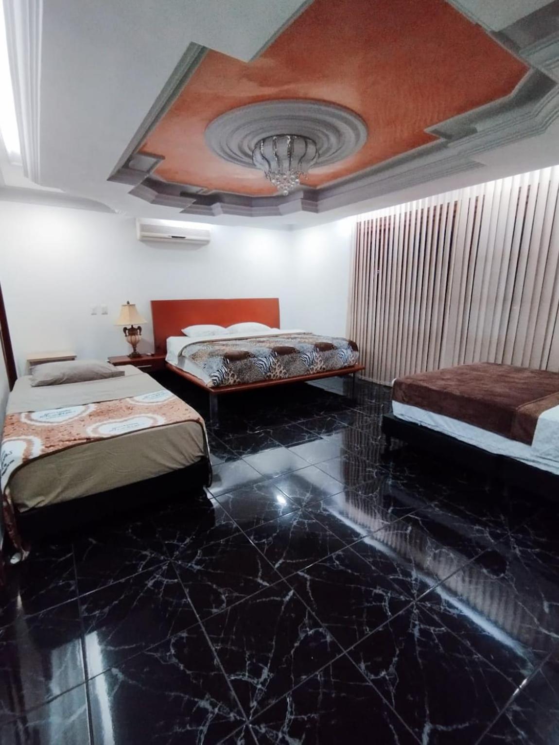 Family Room with Private Bathroom photo 3