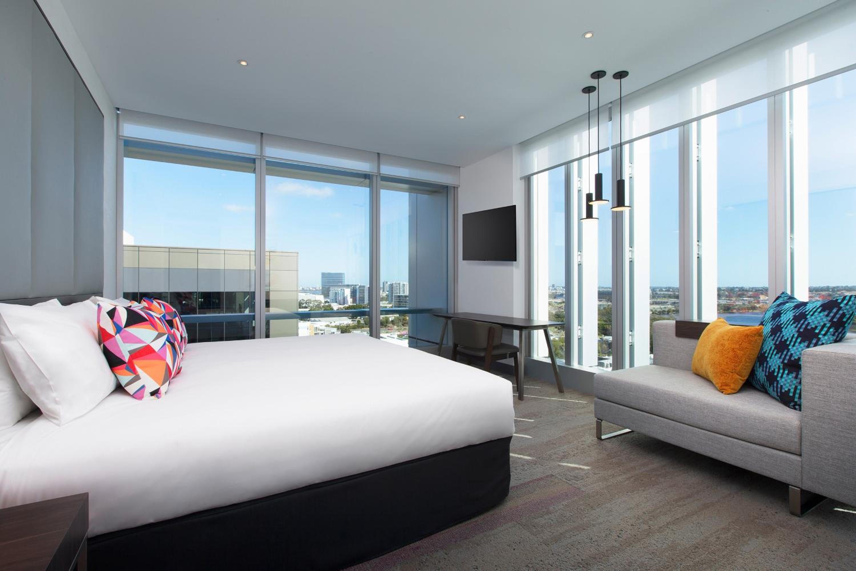 Breezy King Corner – River View