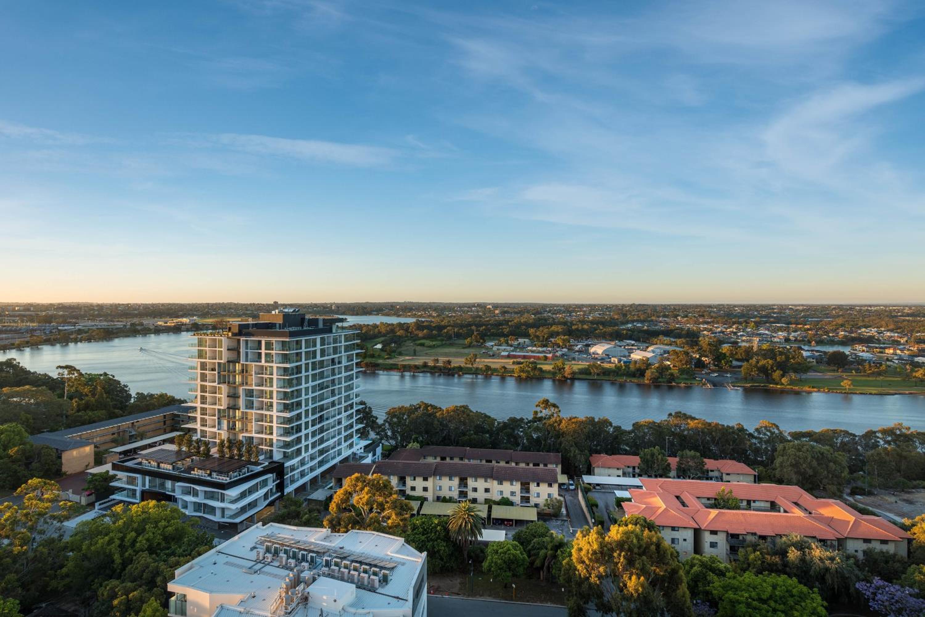 Breezy King Corner – River View