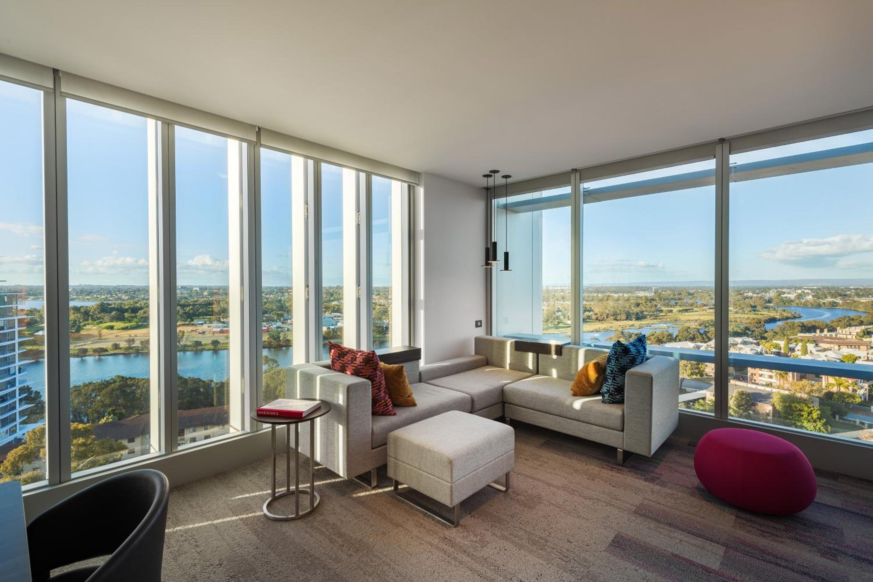 Savvy Suite, 1 Bedroom Suite, 1 King, Swan River view