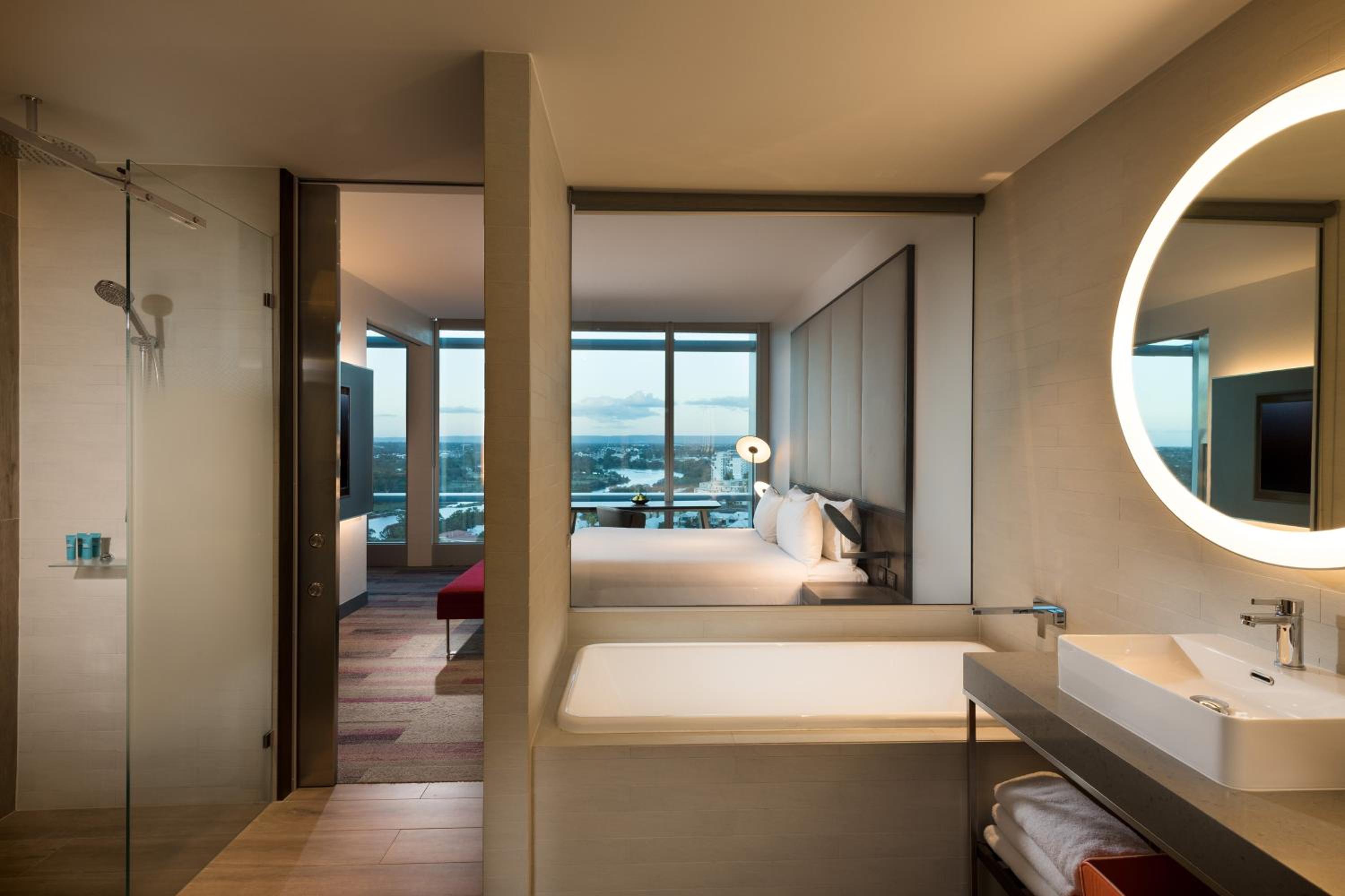 Savvy Suite, 1 Bedroom Suite, 1 King, Swan River view thumbnail 5