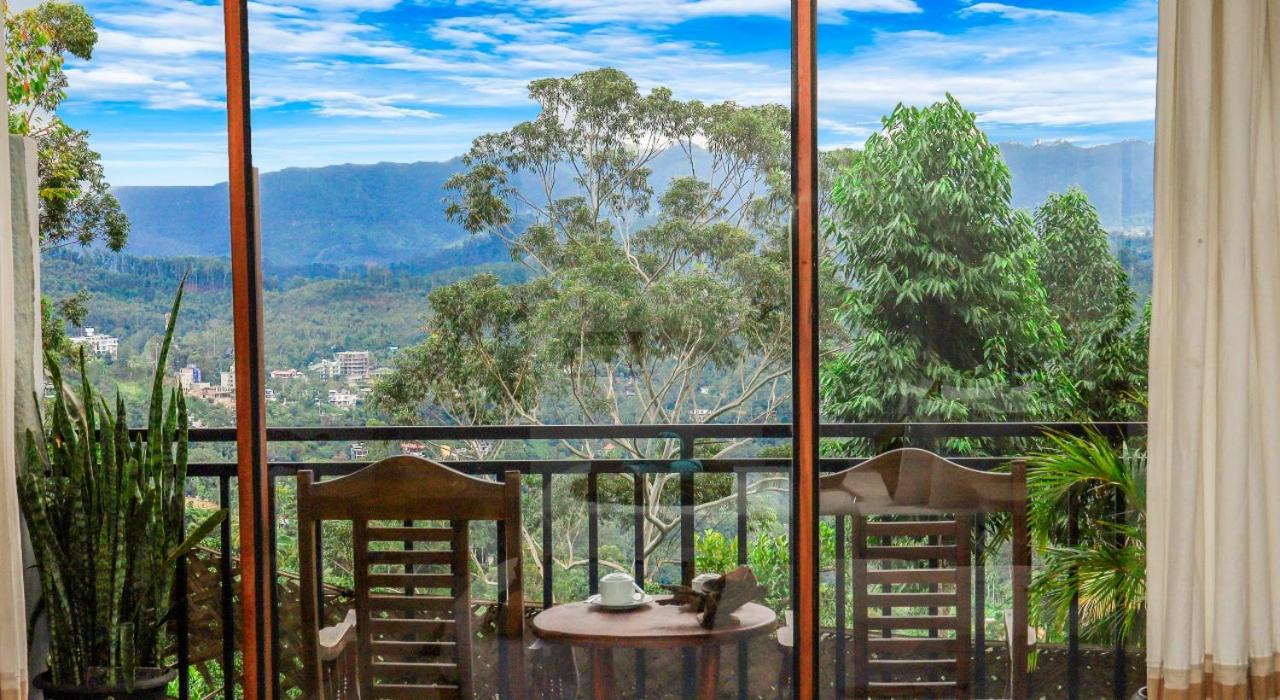 King Room with Mountain View photo 2