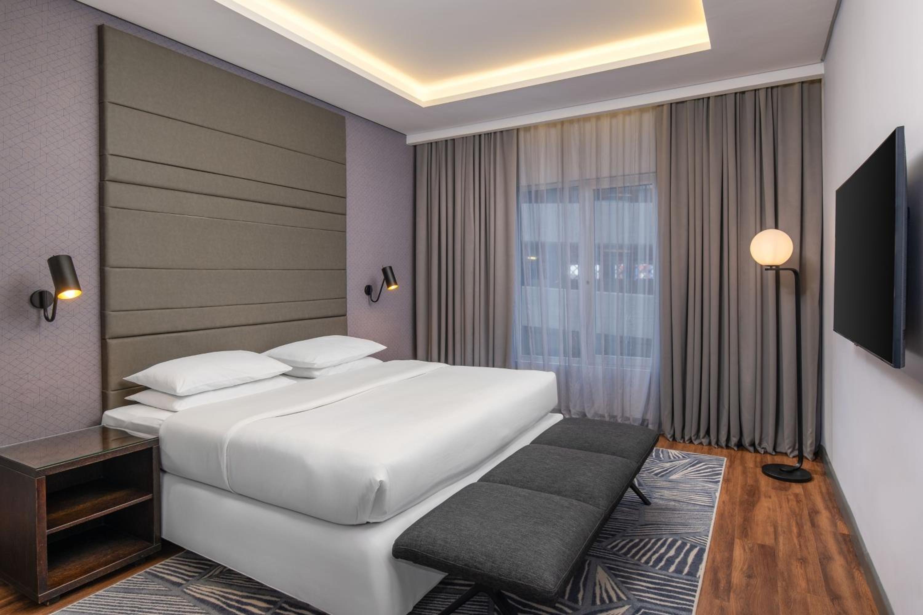 Superior King Room with City View photo 1