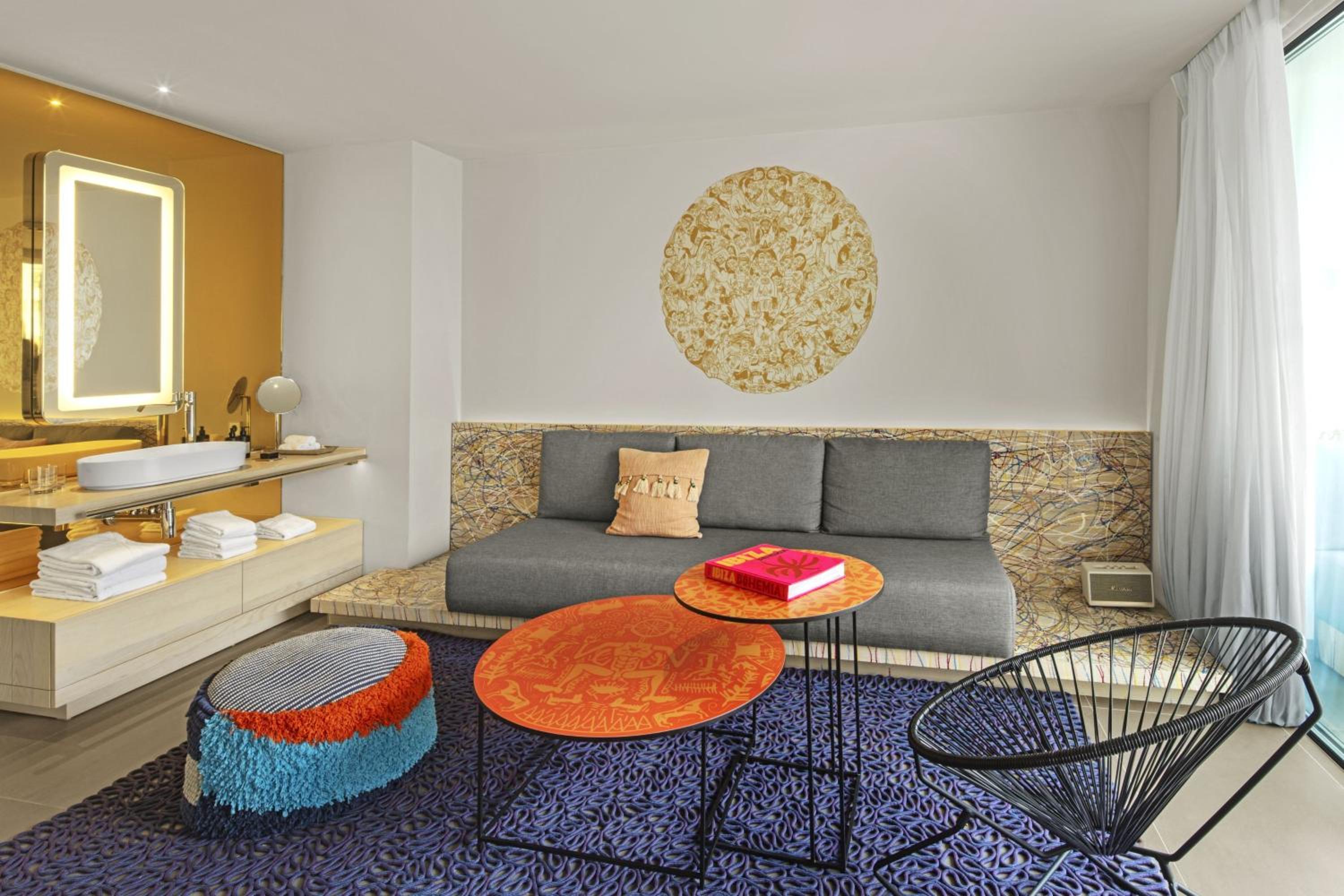 Deluxe King Room with Balcony and City View - Photo 5