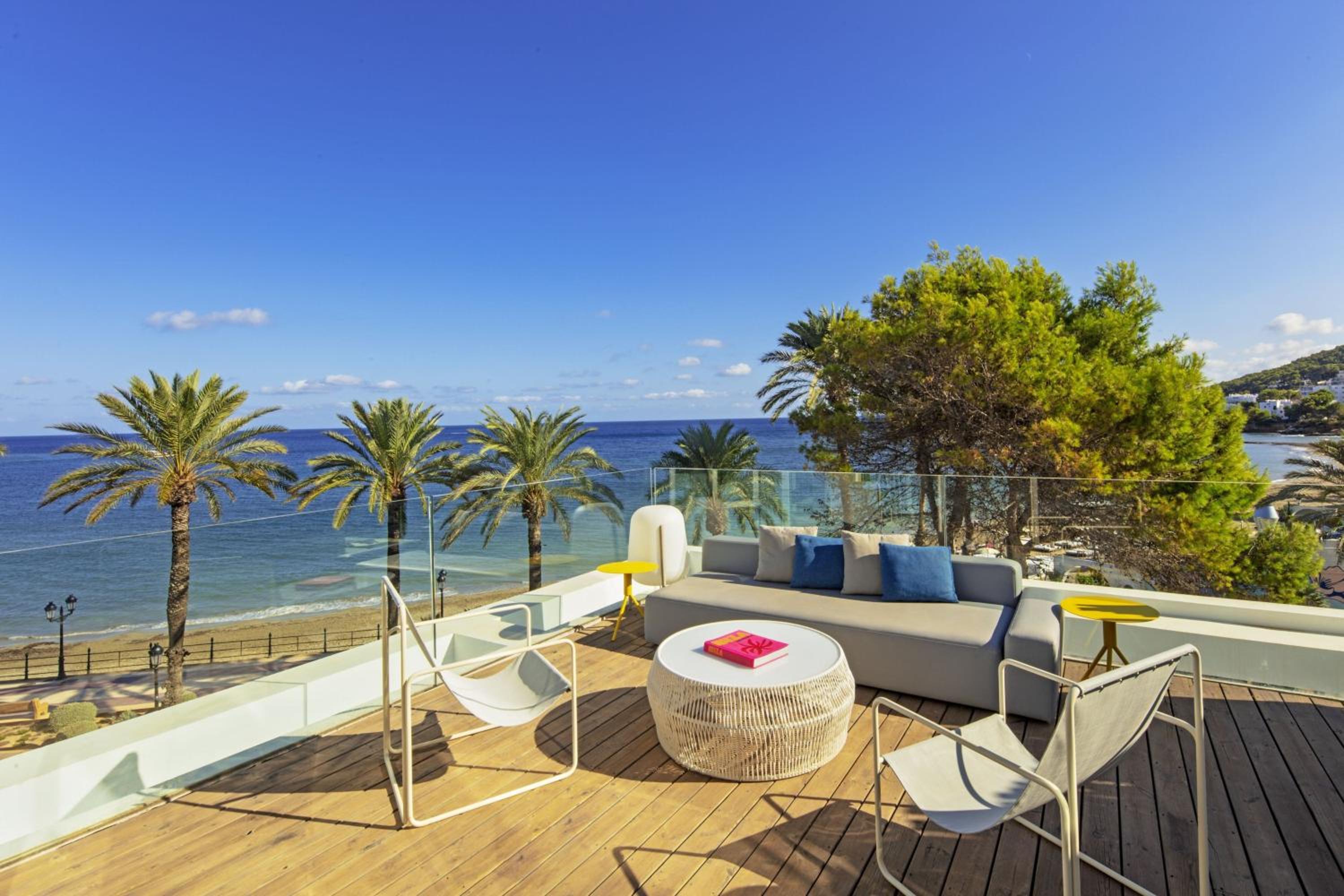 Premier Corner King Suite with Terrace