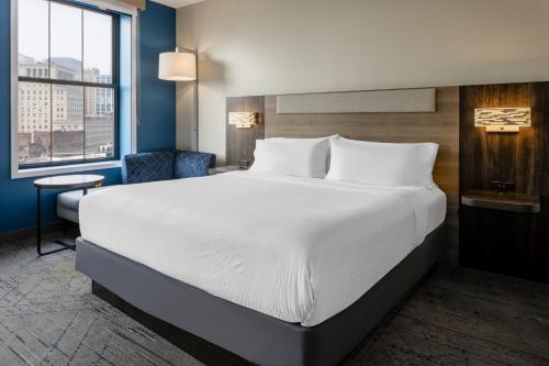 King Suite with Sofa Bed photo 2