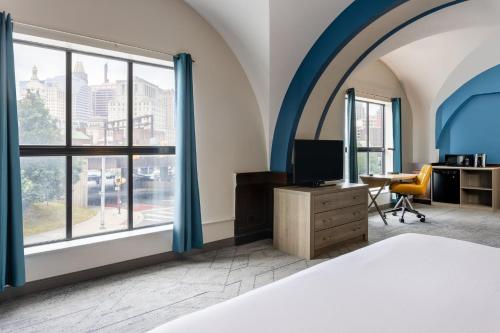 King Suite with Sofa Bed photo 3