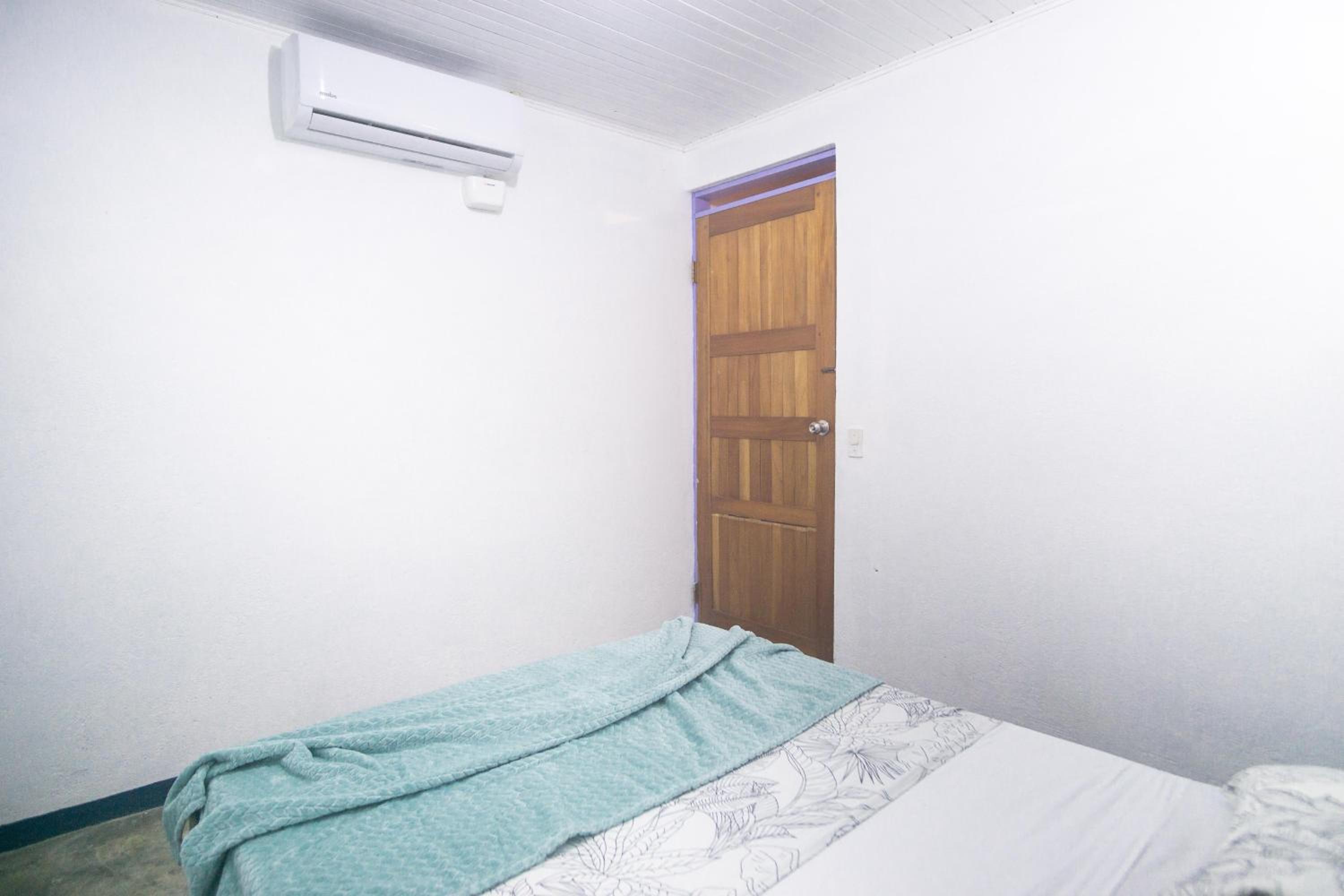 Double Room with Shared Bathroom photo 2