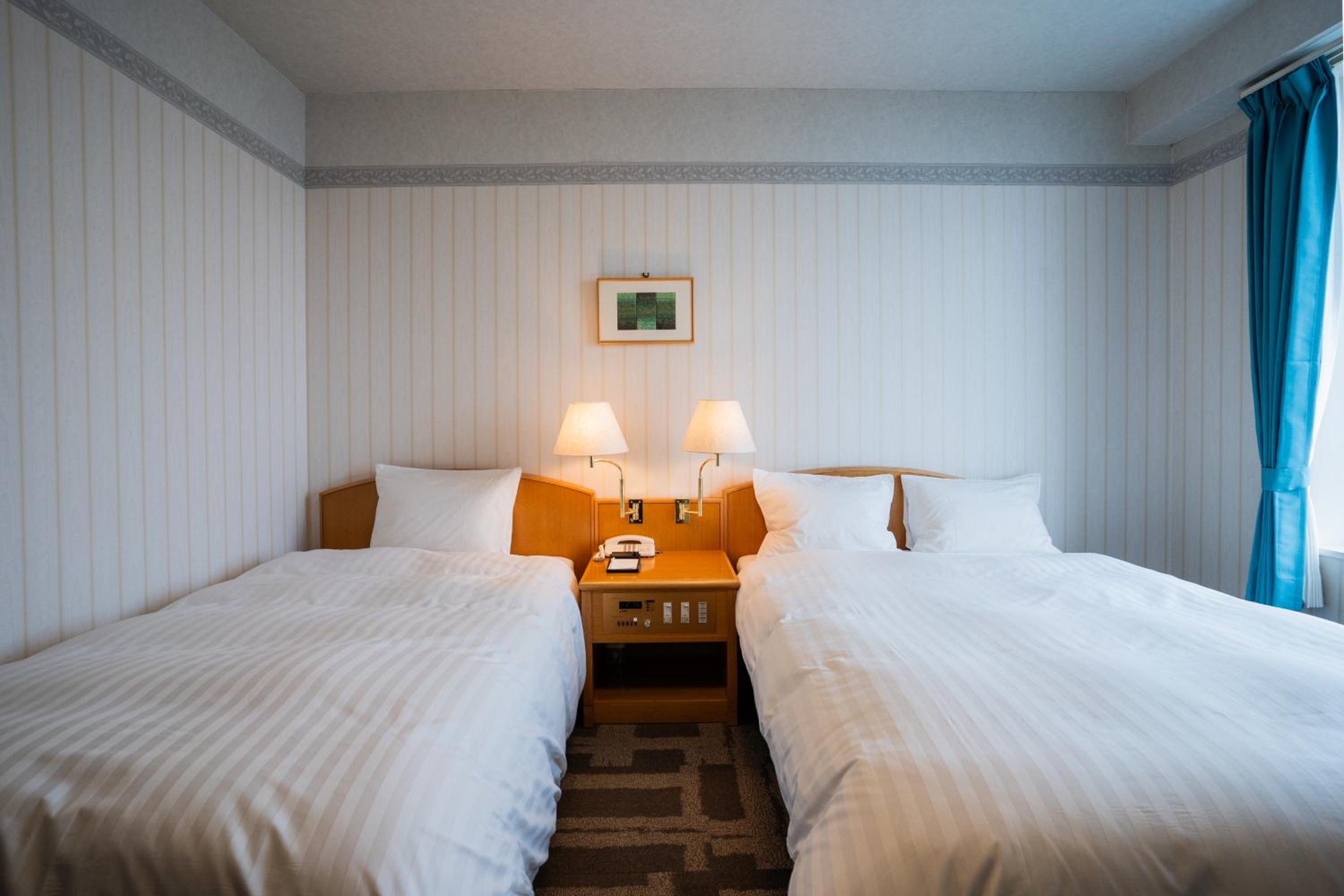 Twin Room - Non-Smoking photo 2