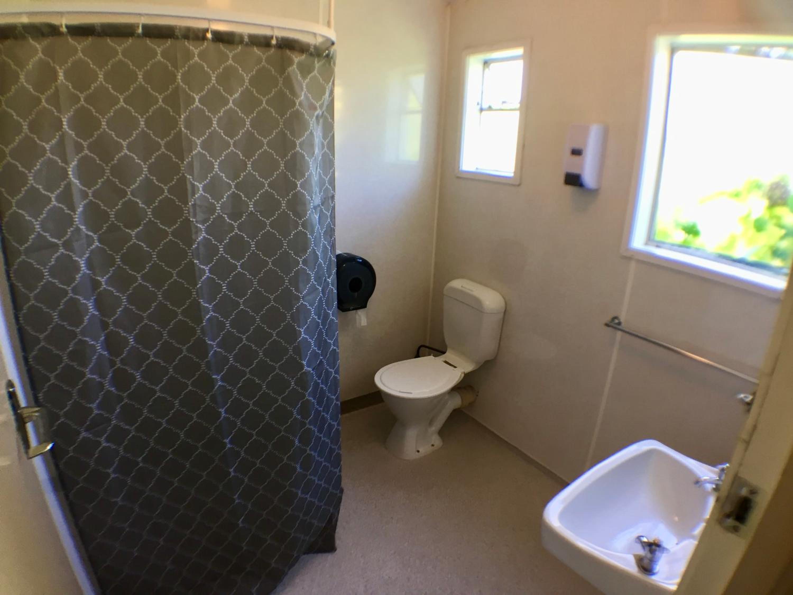 Standard Twin Room with Shared Bathroom photo 3