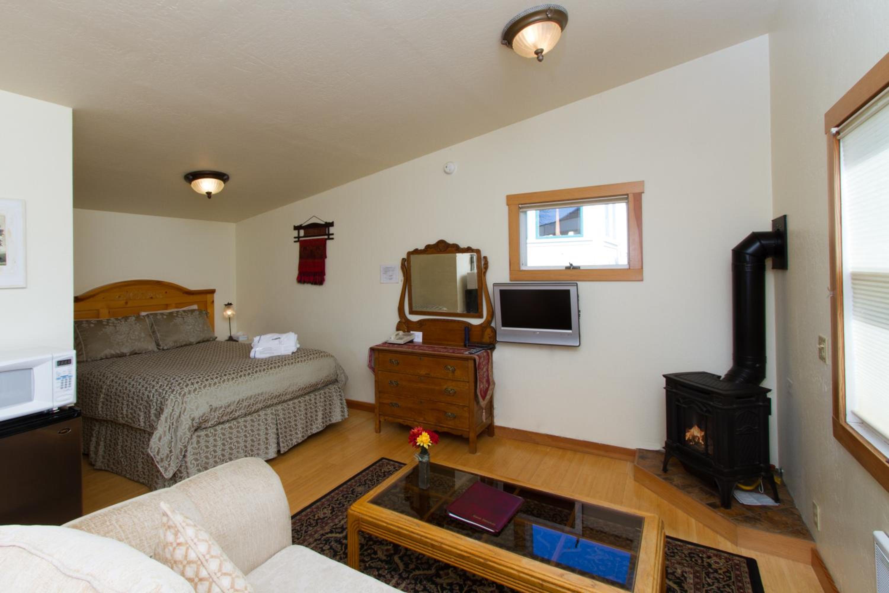 Queen Suite with Sofa Bed - Pet Friendly
