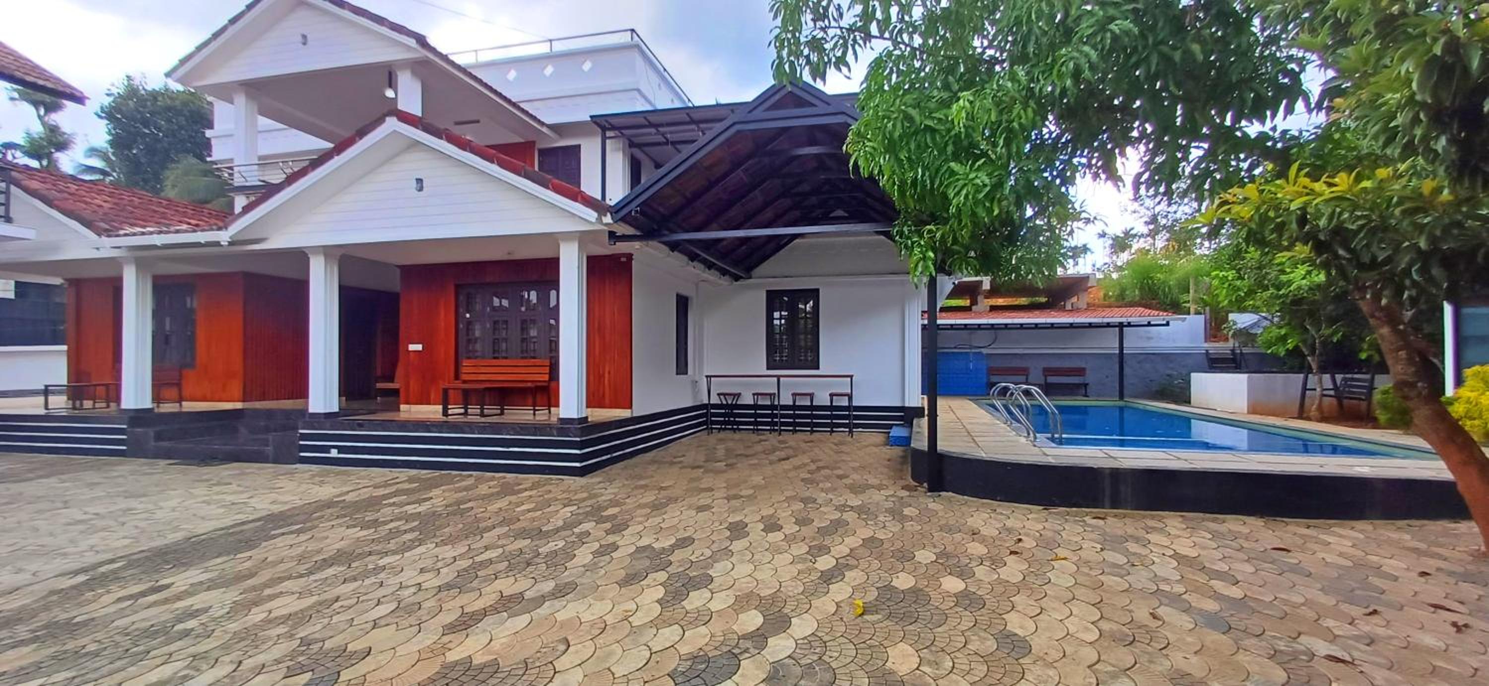Villa photo 2