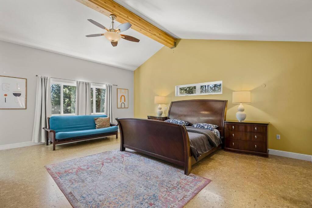 Five-Bedroom House photo 1