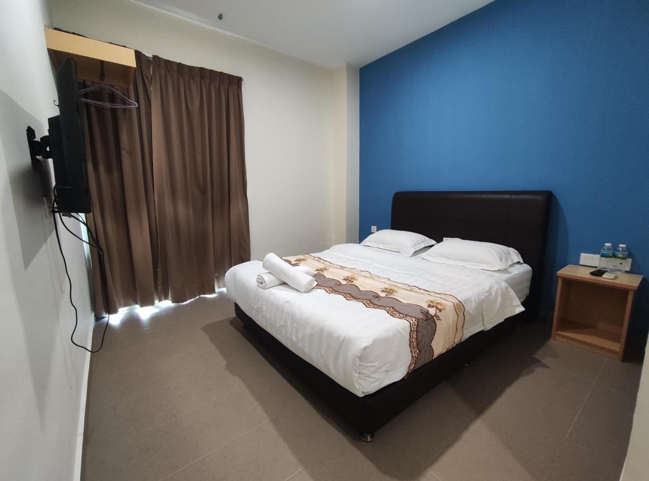 Deluxe Double Room with Balcony - Photo 2