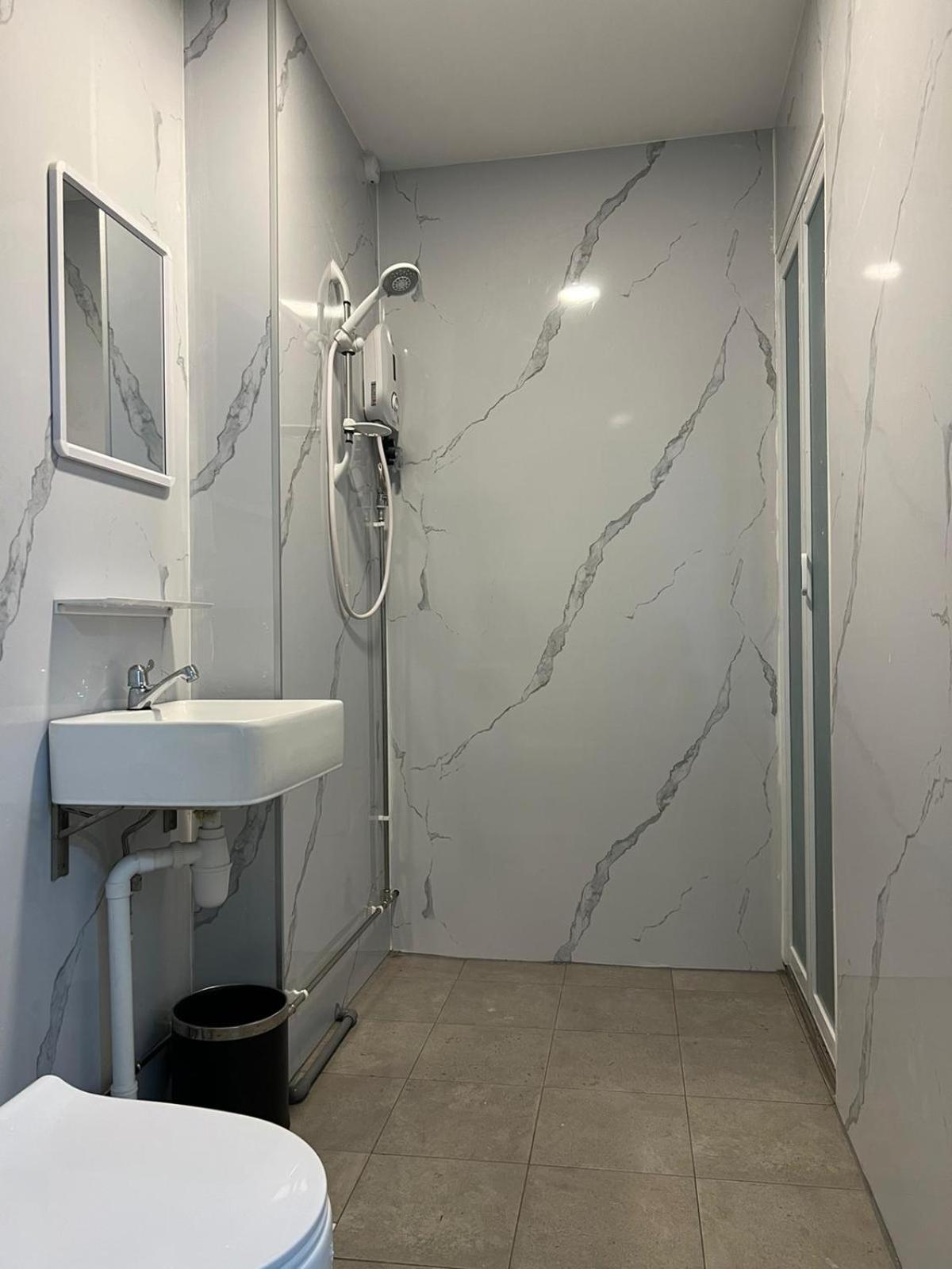 Twin Room With Bathroom photo 2