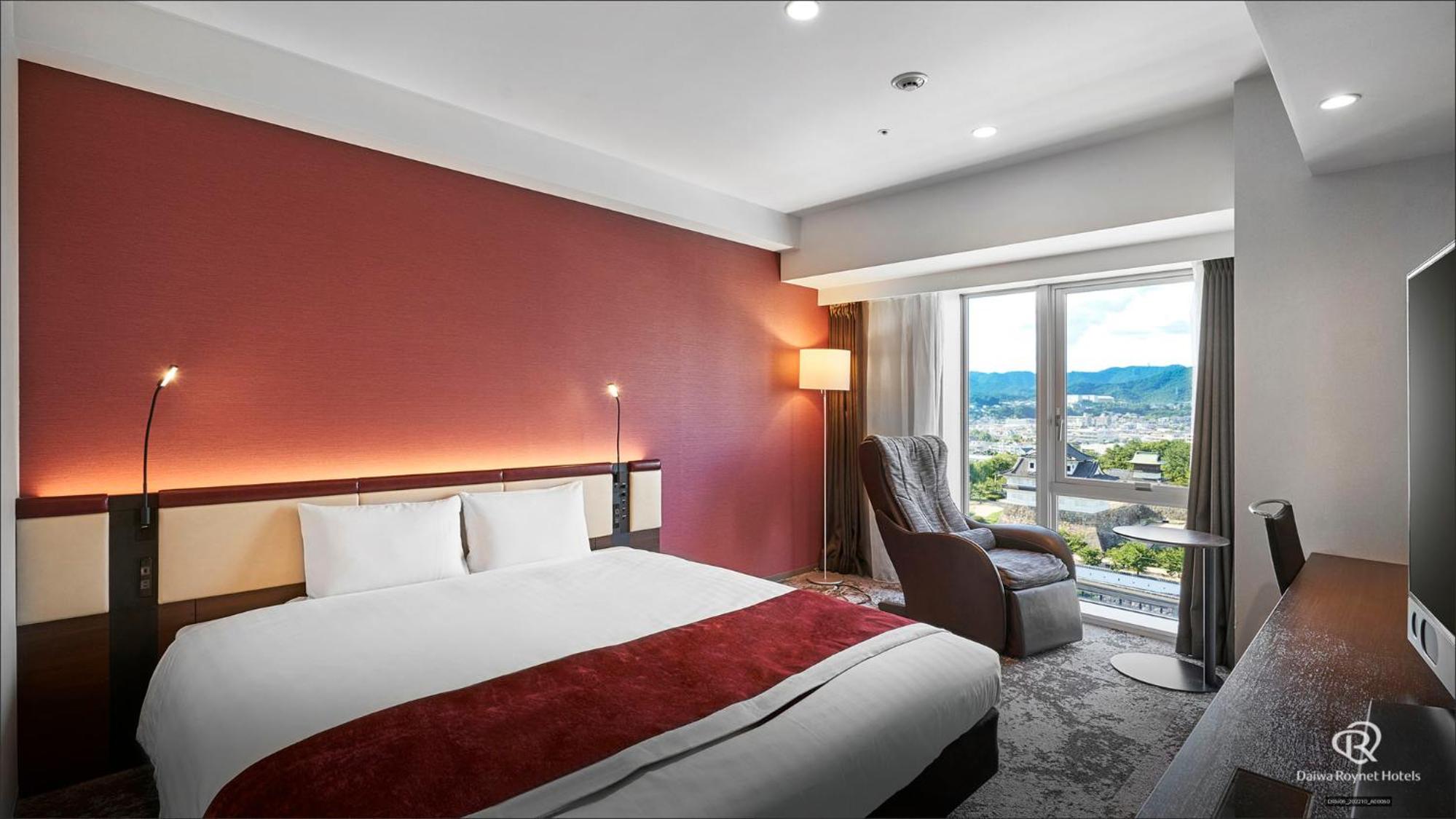 Deluxe King Room with Castle View - Photo 1