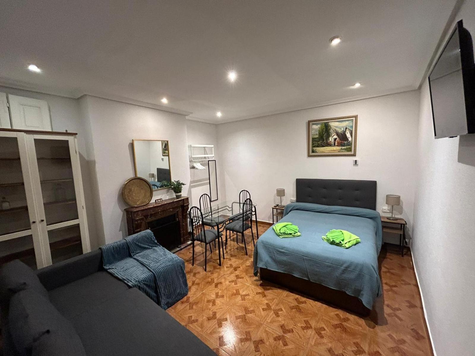 Habitación Cuádruple con Baño Compartido