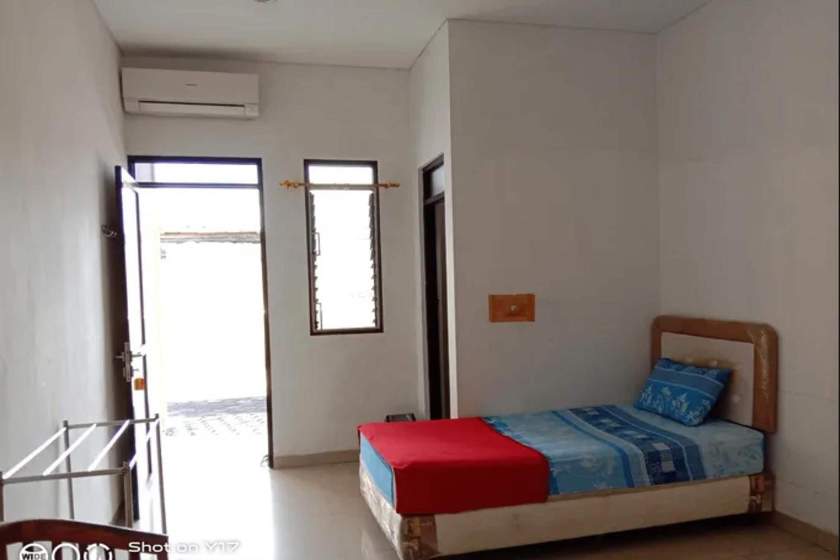 Economy Double Room photo 2