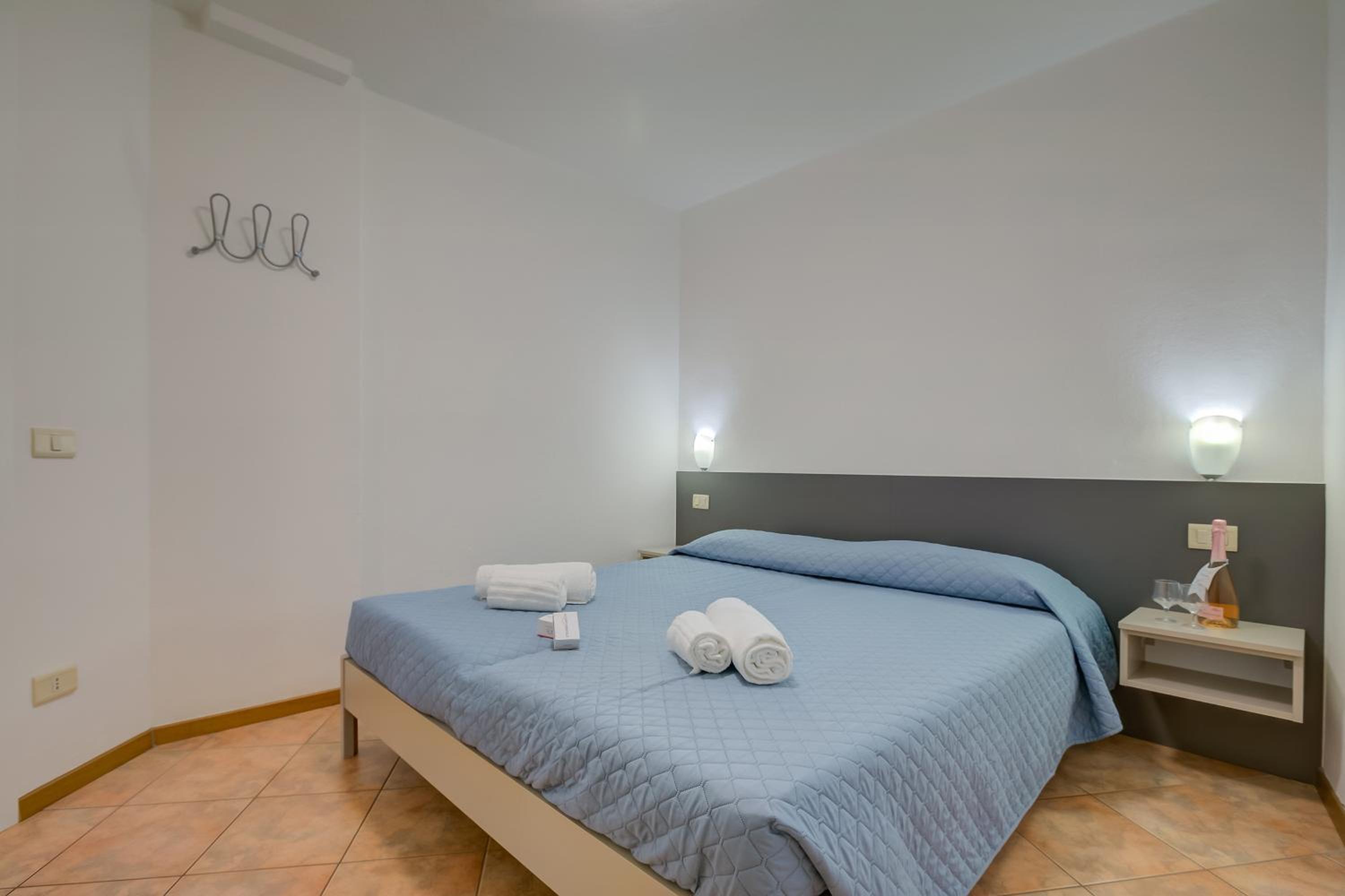 One Bedroom Apartment with Balcony 1 photo 2