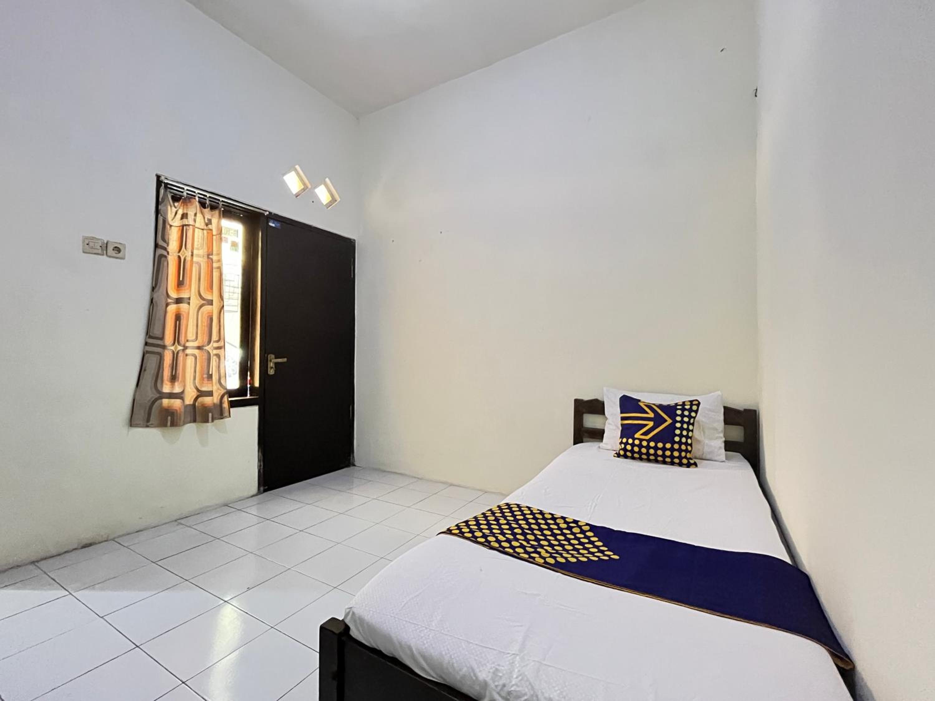Small Single Room photo 1
