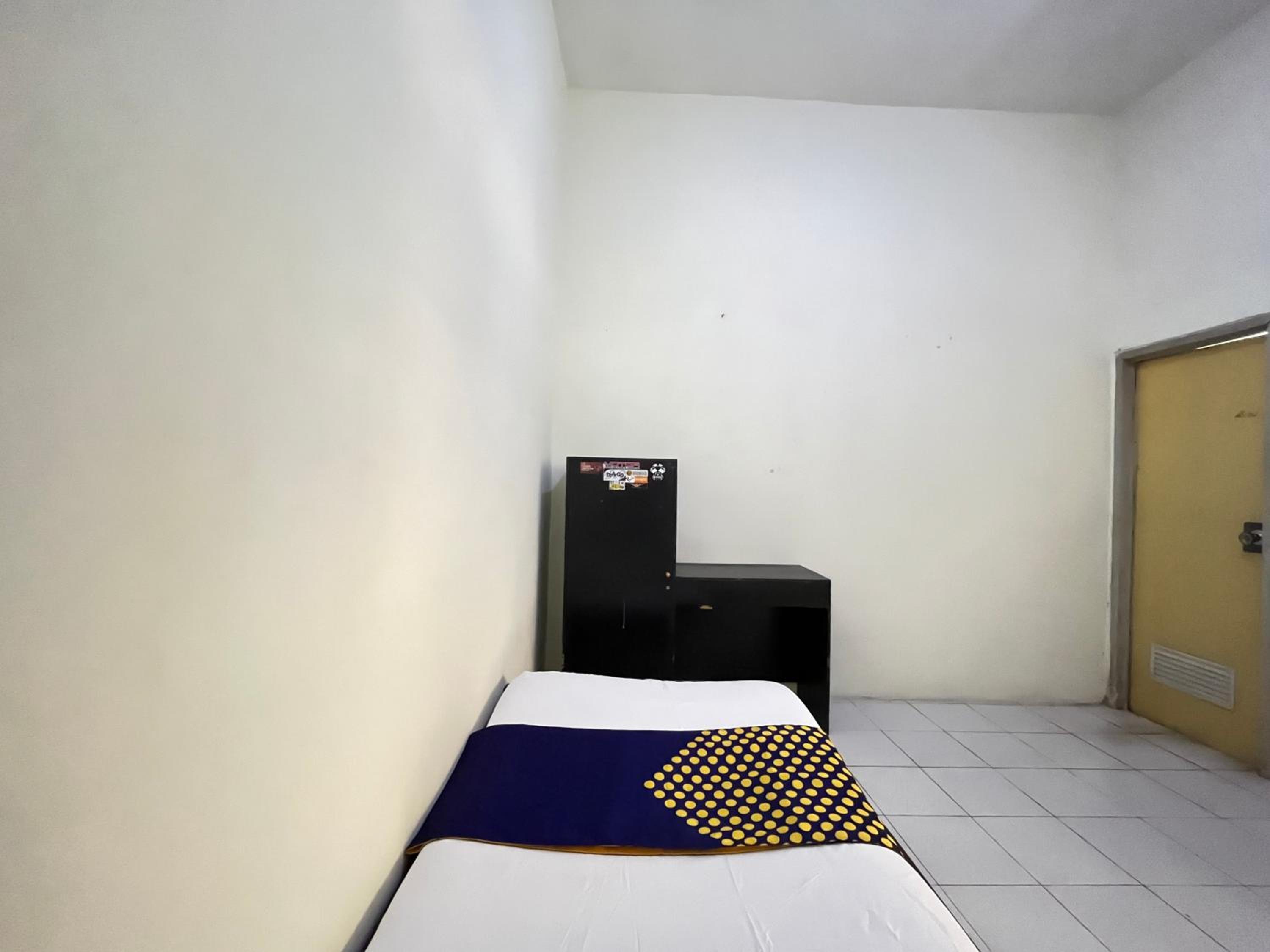 Small Single Room photo 3