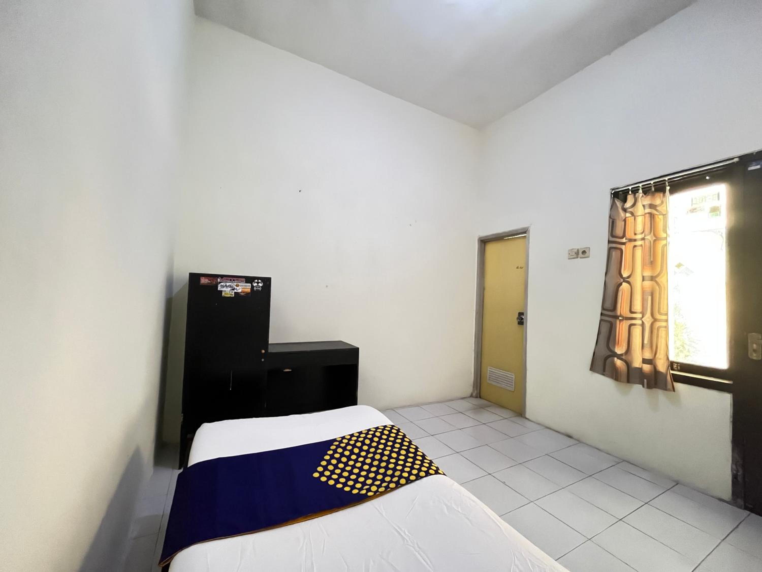 Small Single Room photo 2