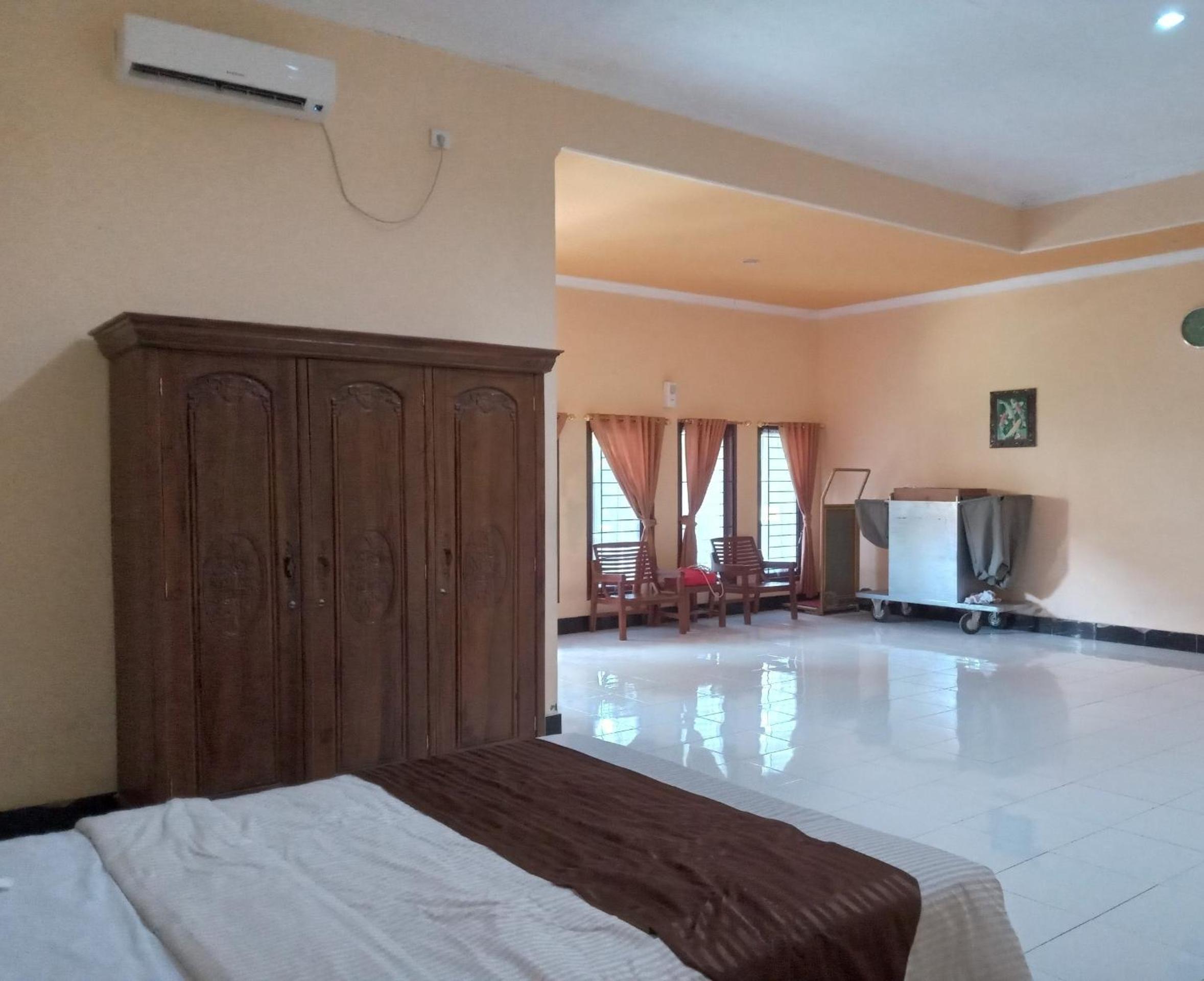 Deluxe King Room photo 2