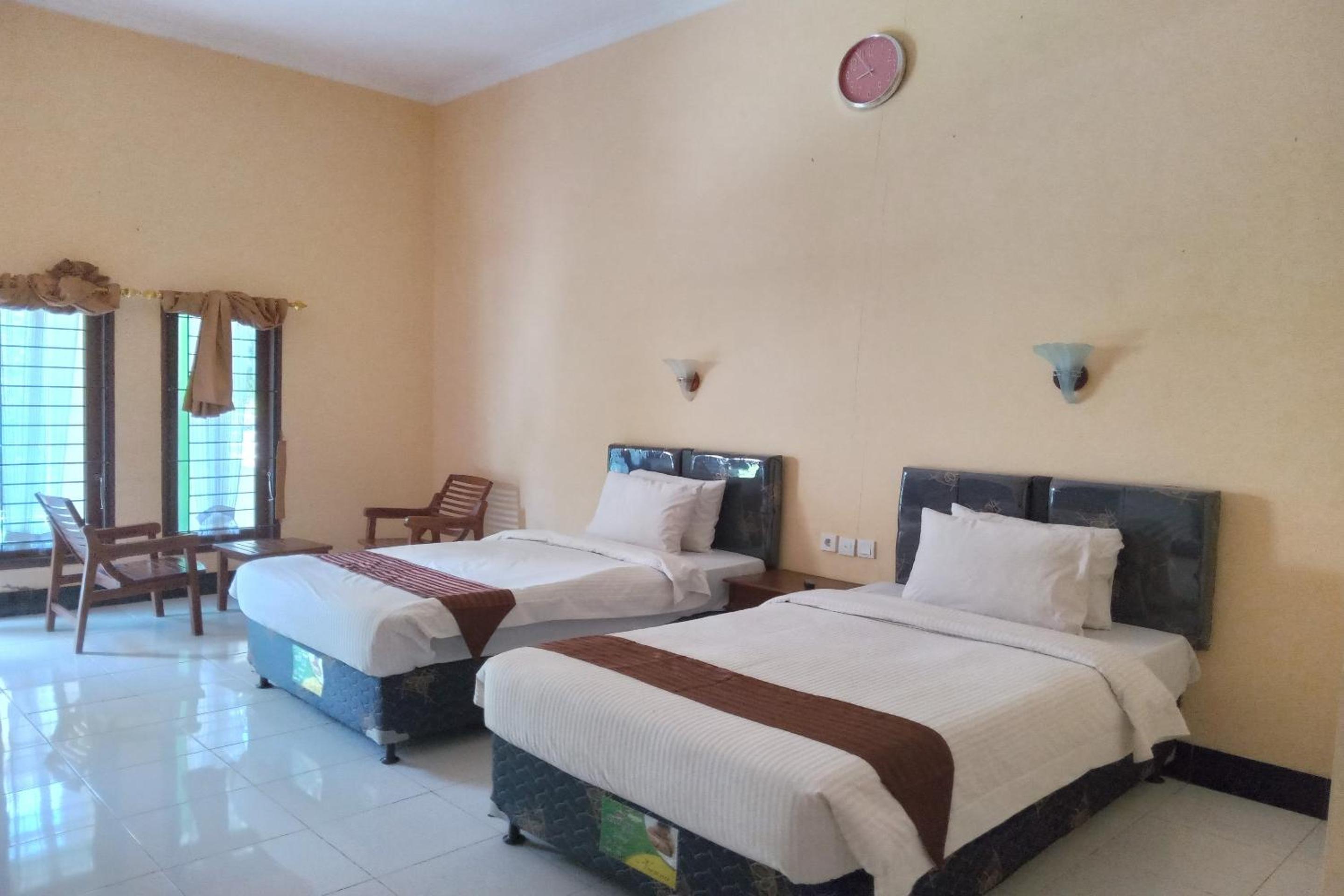 Economy Twin Room photo 1
