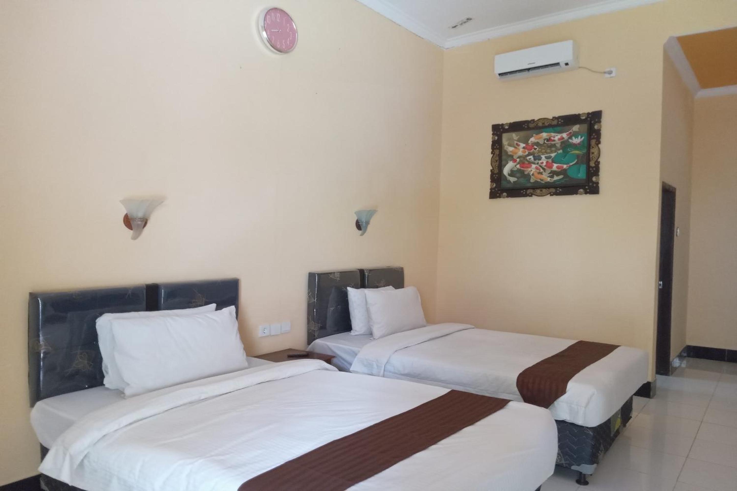 Economy Twin Room photo 2