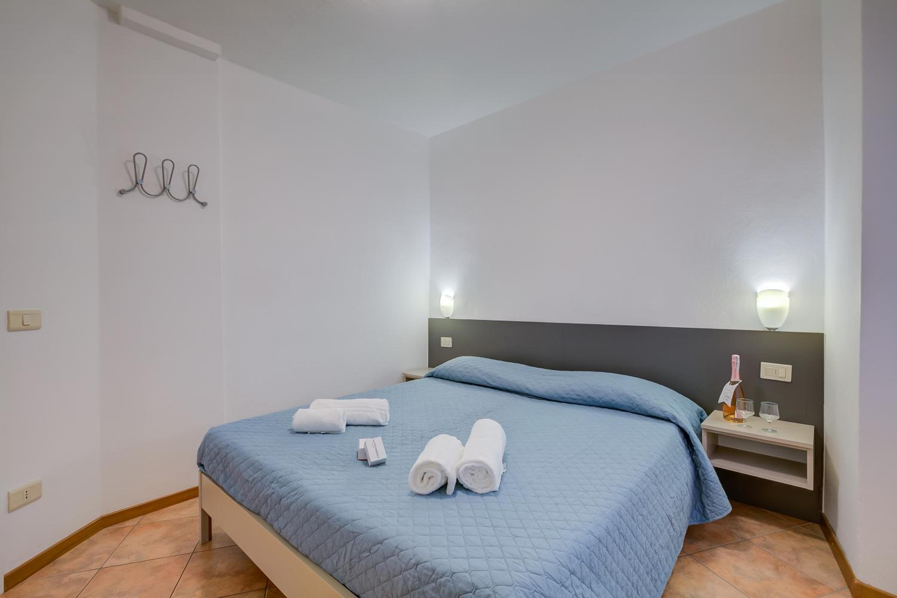 One Bedroom Apartment with Balcony 2 photo 2