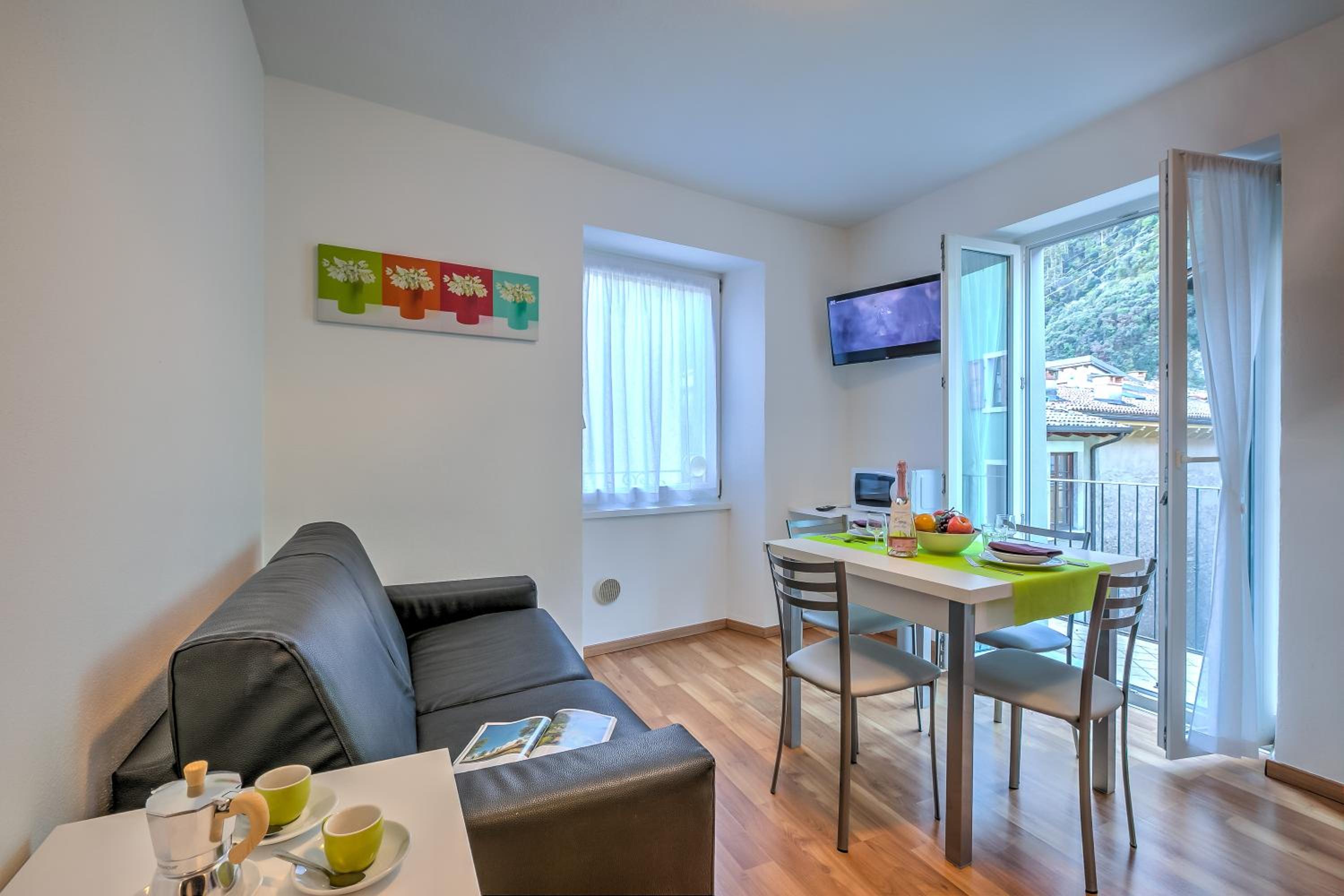 One Bedroom Apartment with Balcony 3 photo 1