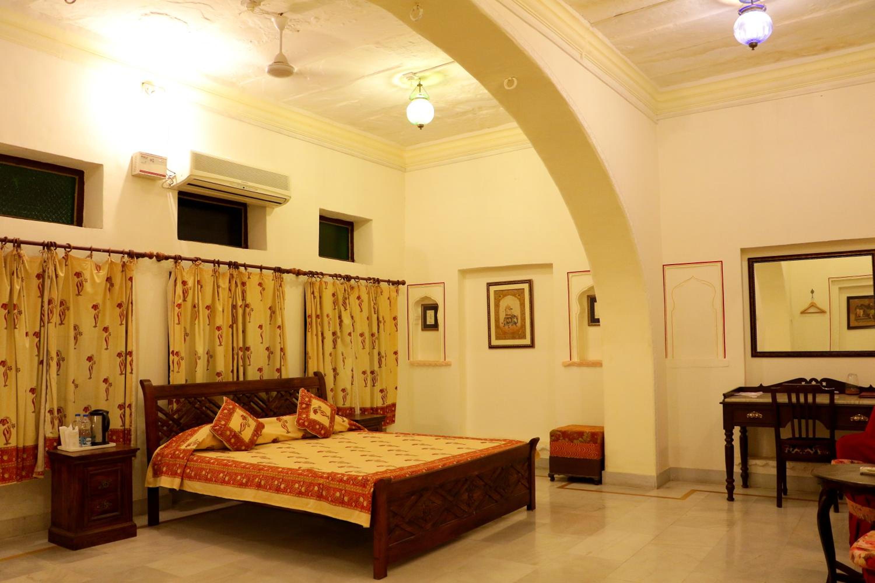 Suite - Photo 1
