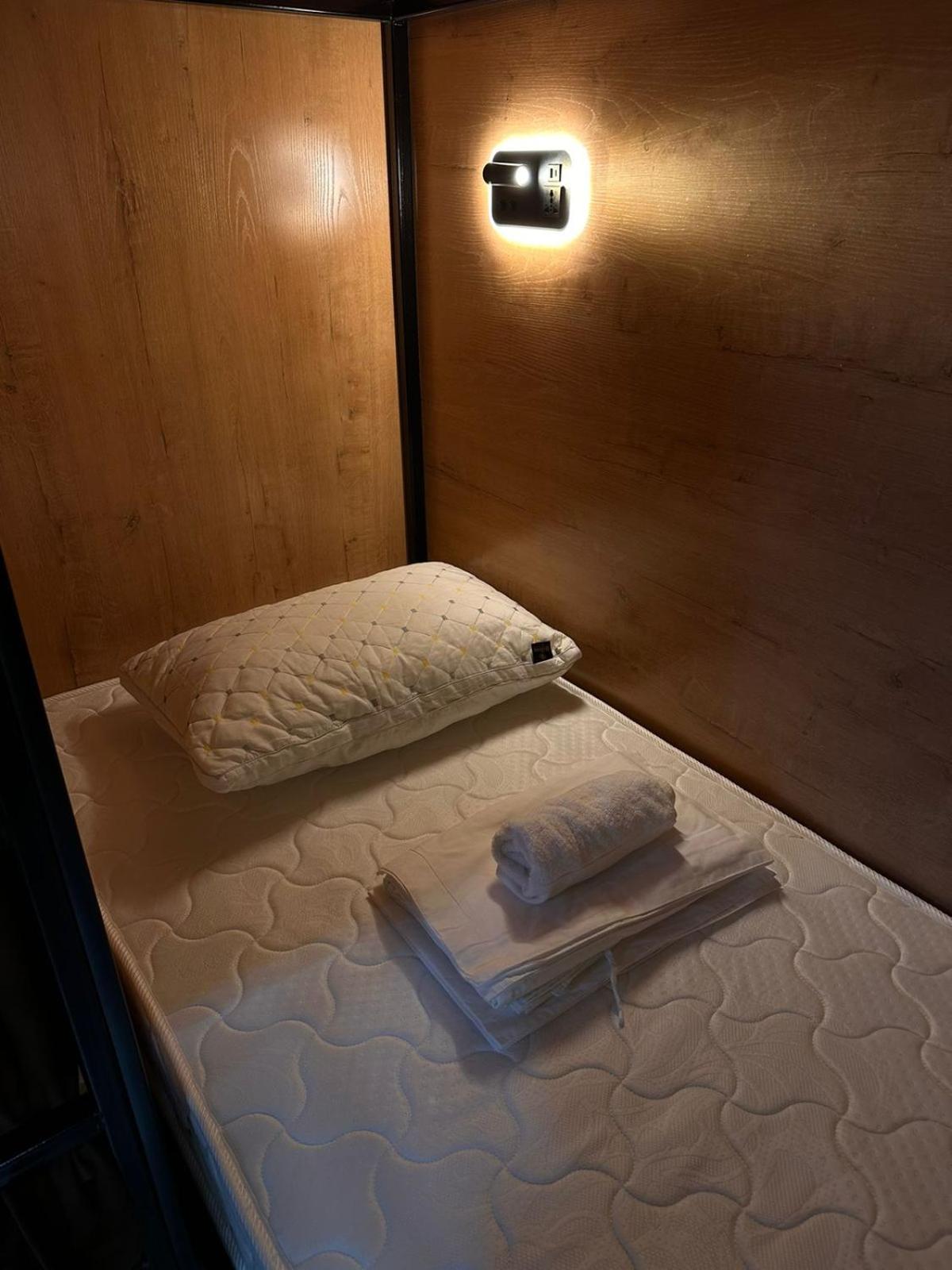 Female Dormitory Room photo 3