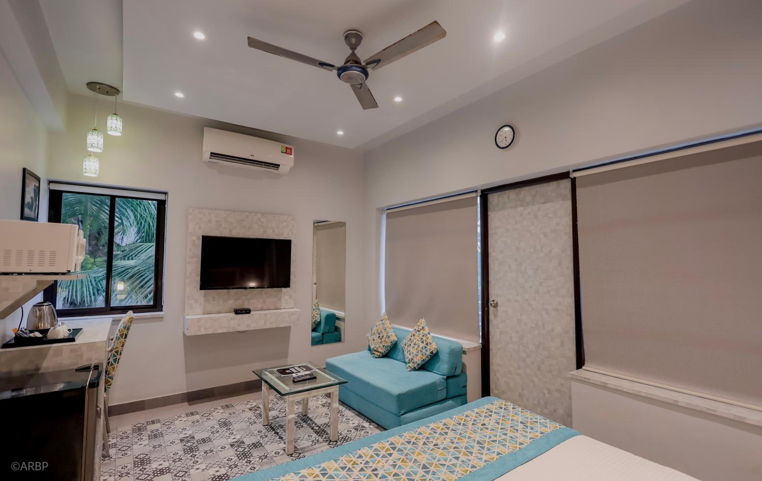 Luxury Room with Balcony - Photo 5