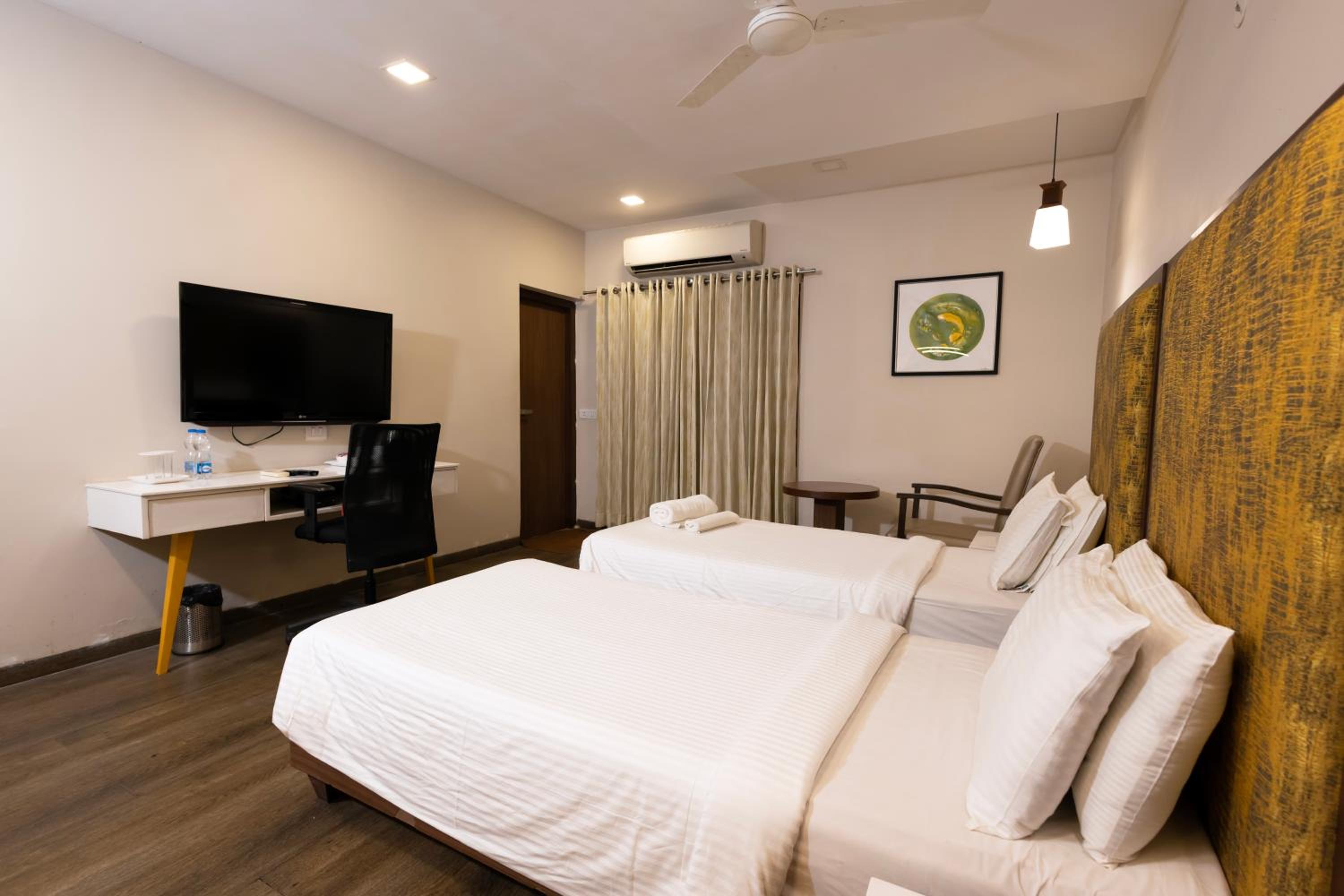 Deluxe Double Room - Photo 7