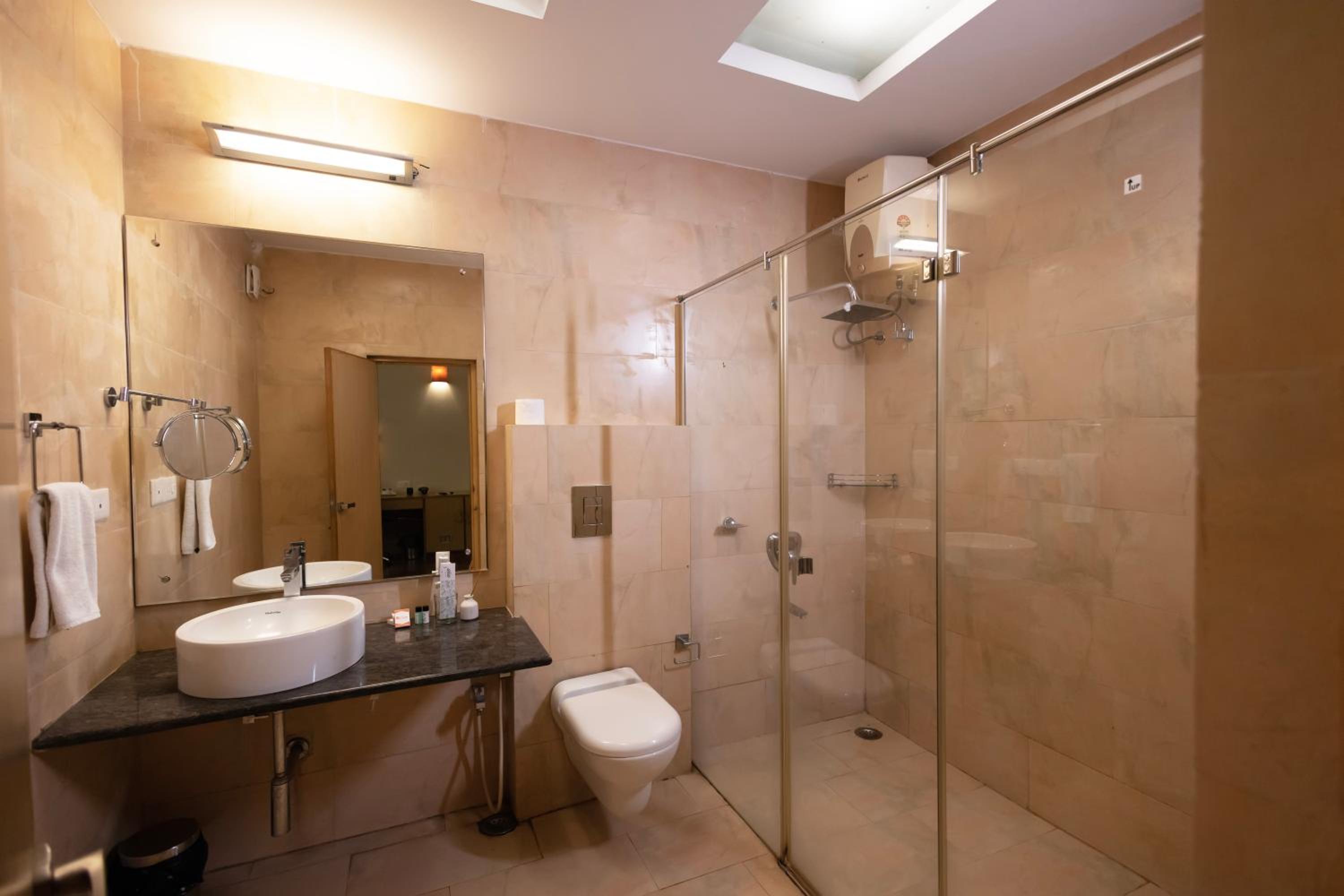 Deluxe Double Room - Photo 14
