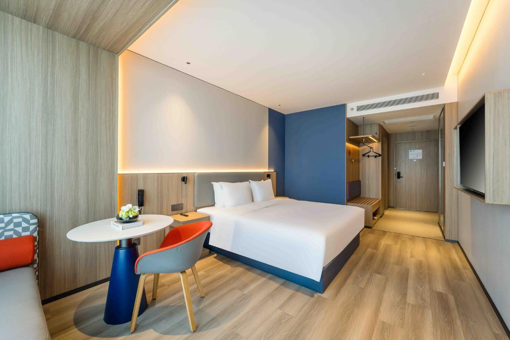 Standard King Room photo 2