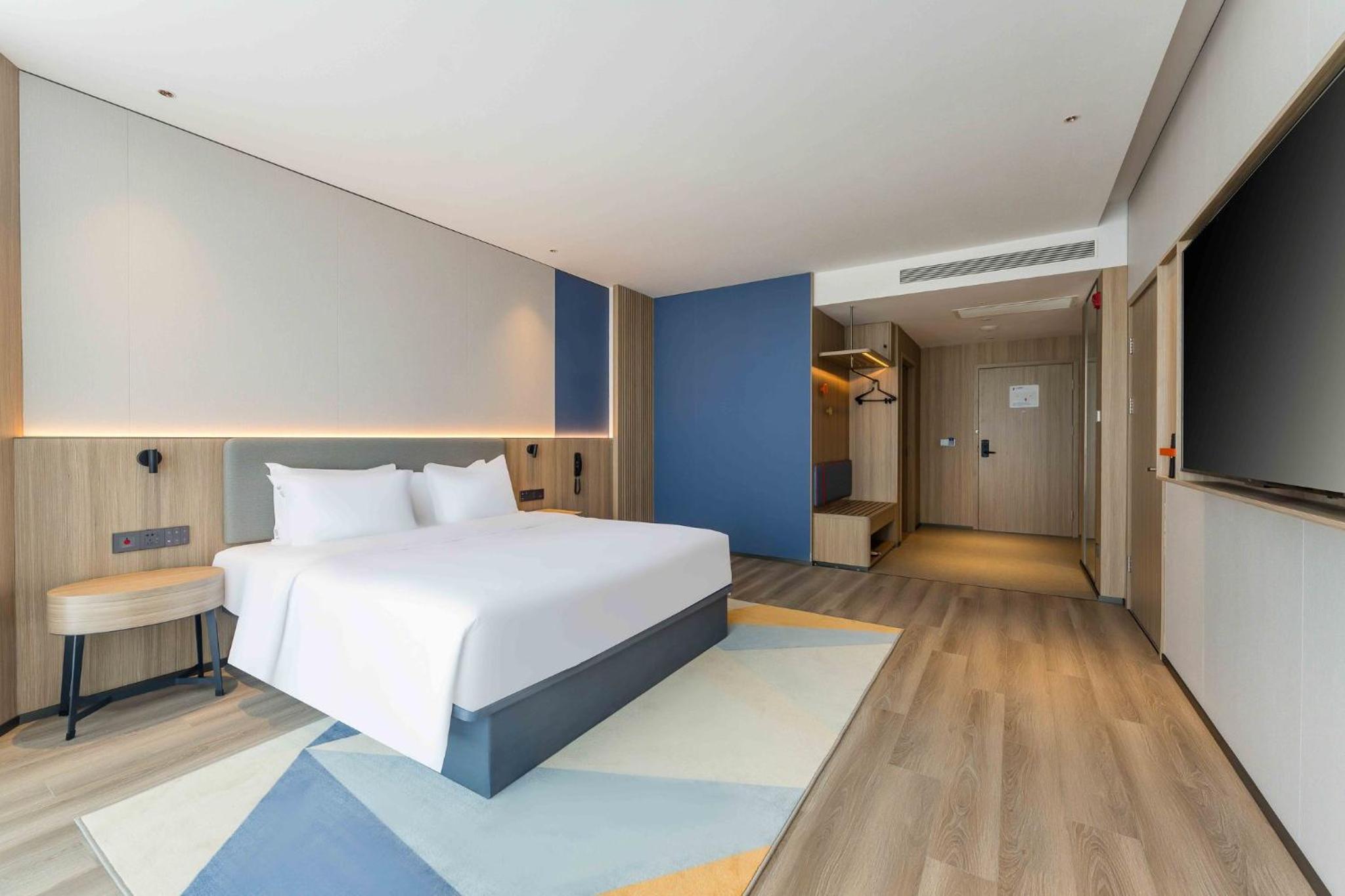 Standard King Room photo 3