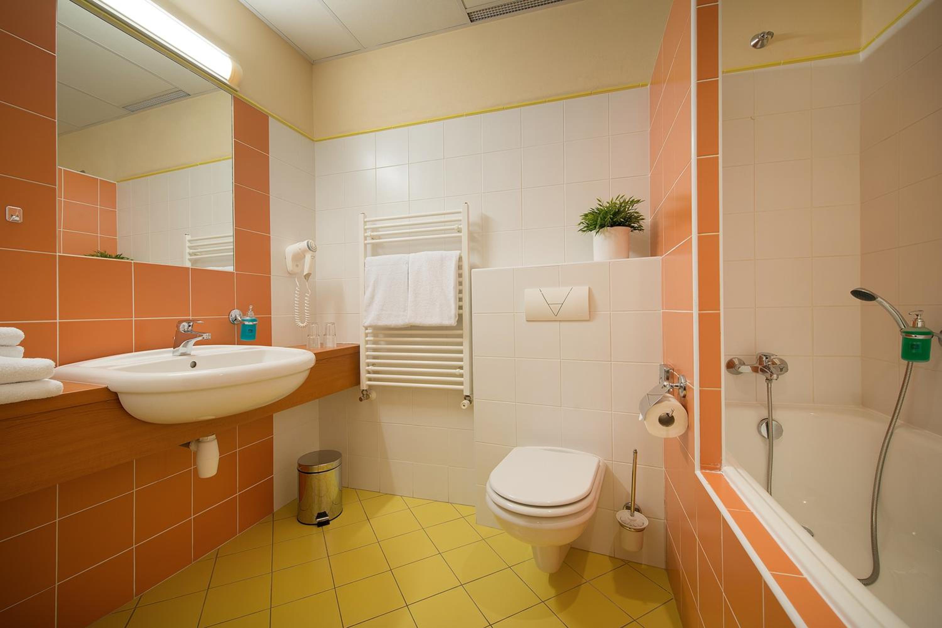 Double or Twin Room - Photo 2