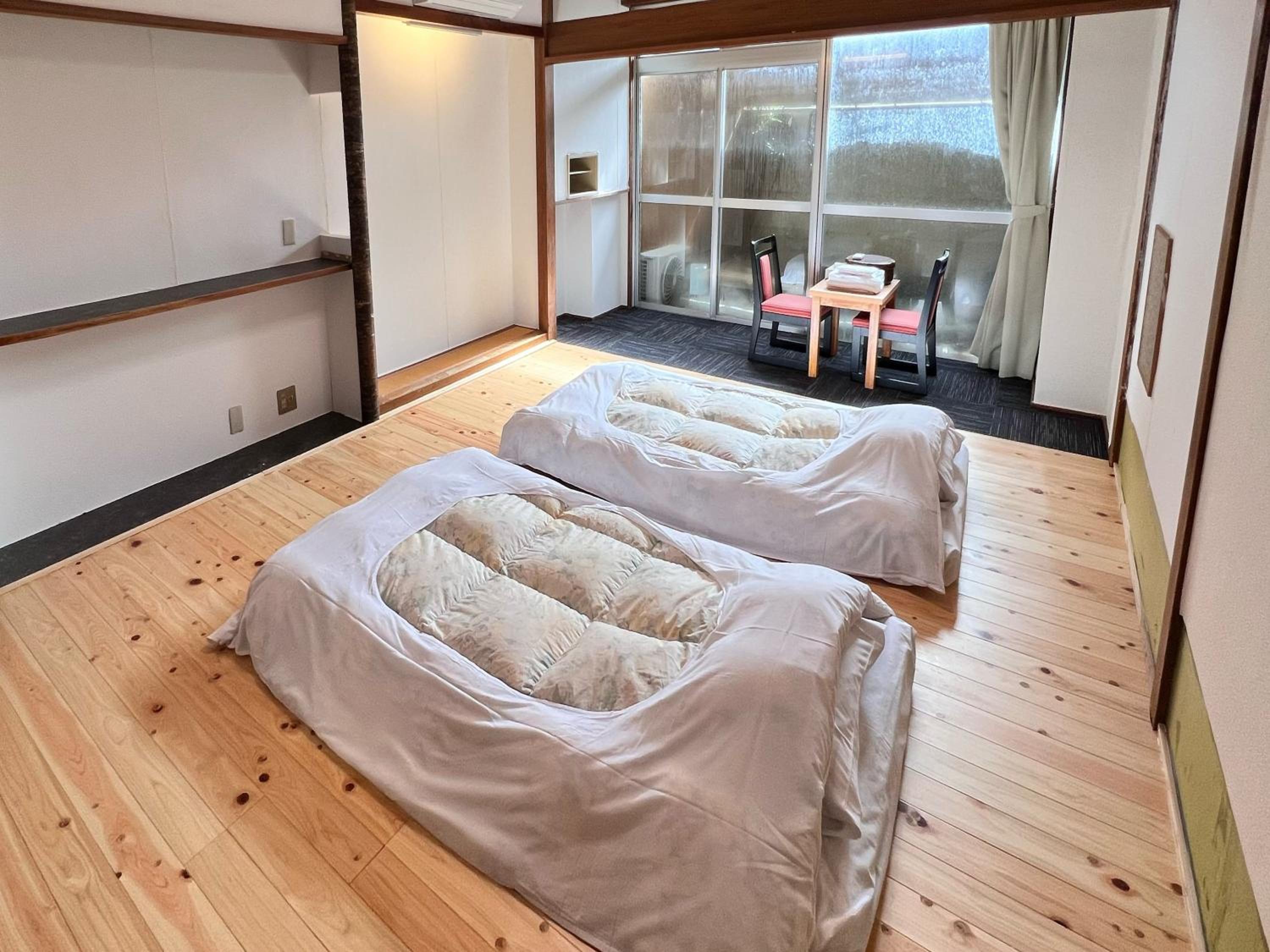 Twin Room With Private External Bathroom