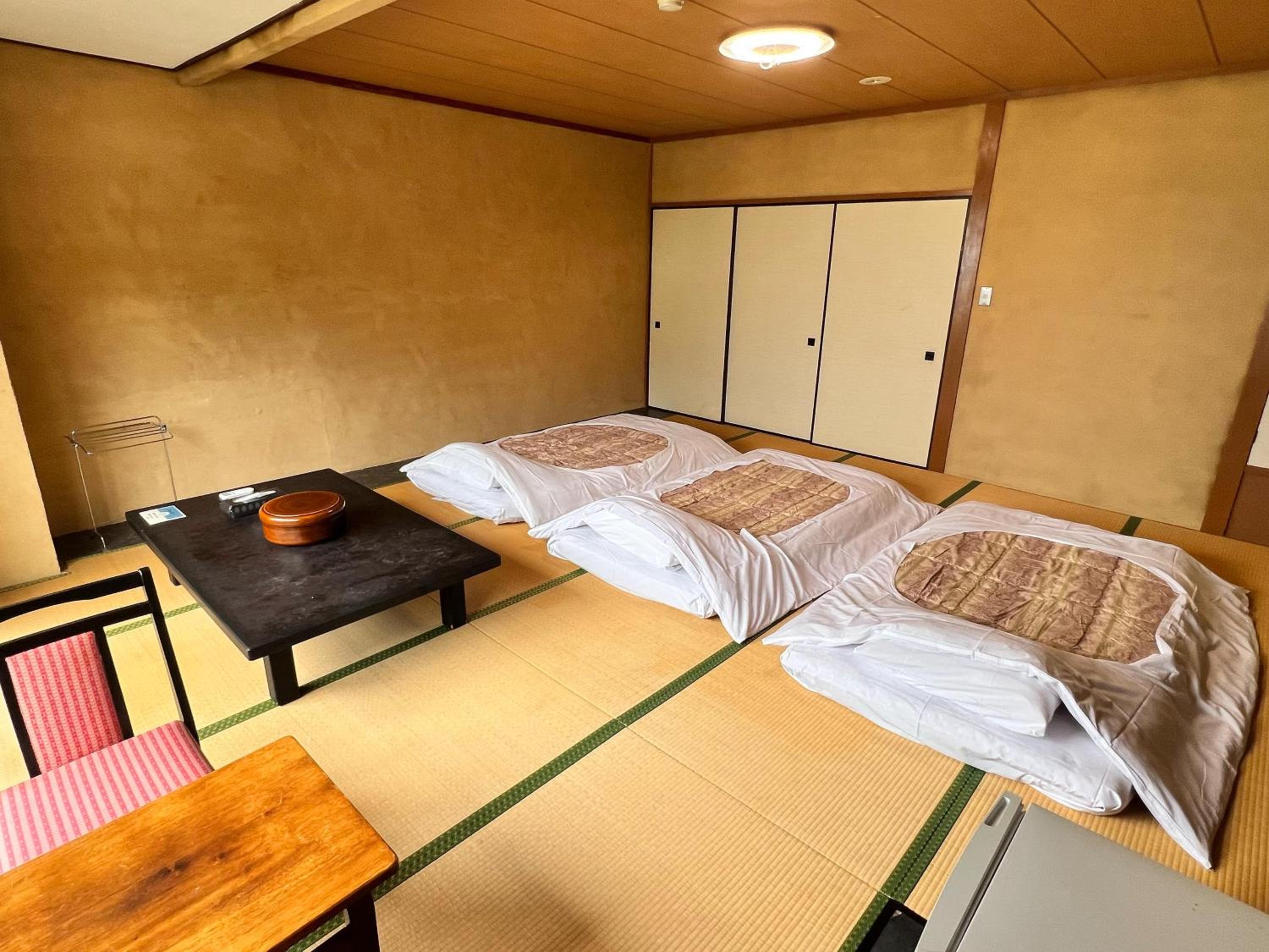 Quadruple Room With Shared Bathroom photo 2