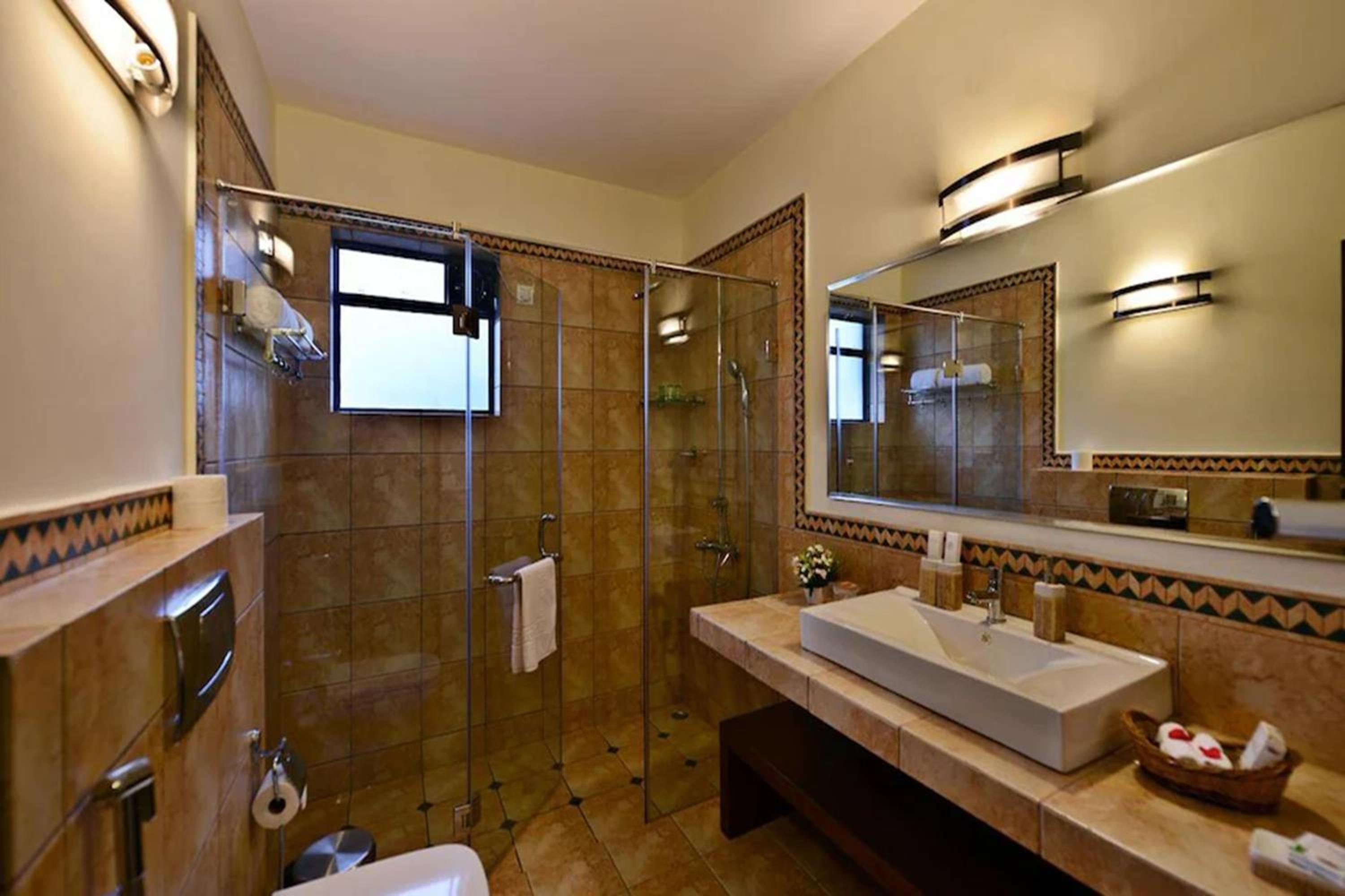 Suite - Photo 5