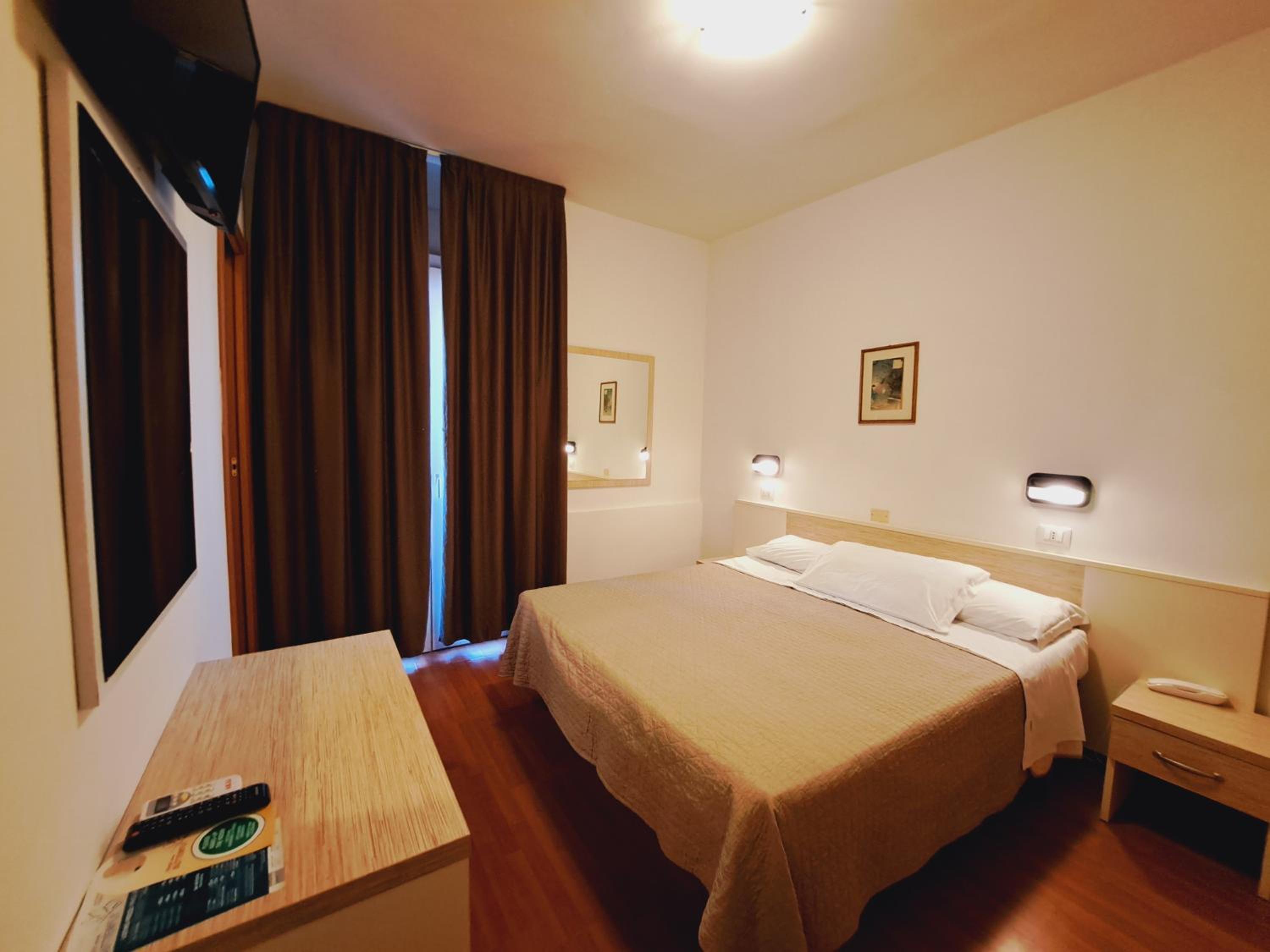 Standard Double Room photo 3