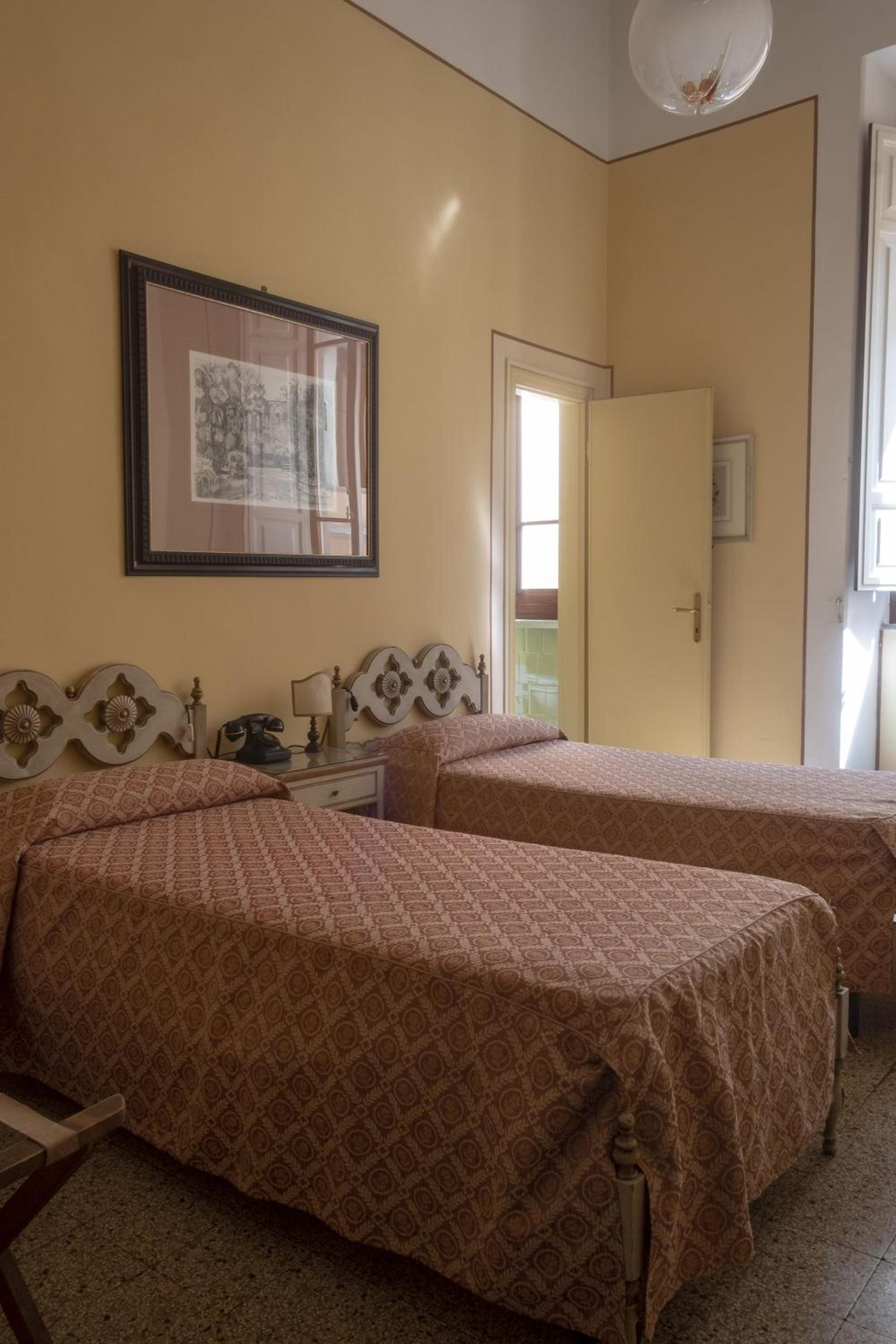 Large Double or Twin Room
