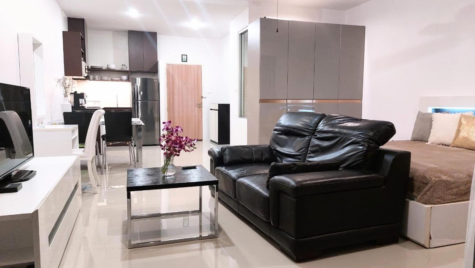 Studio Apartment photo 3