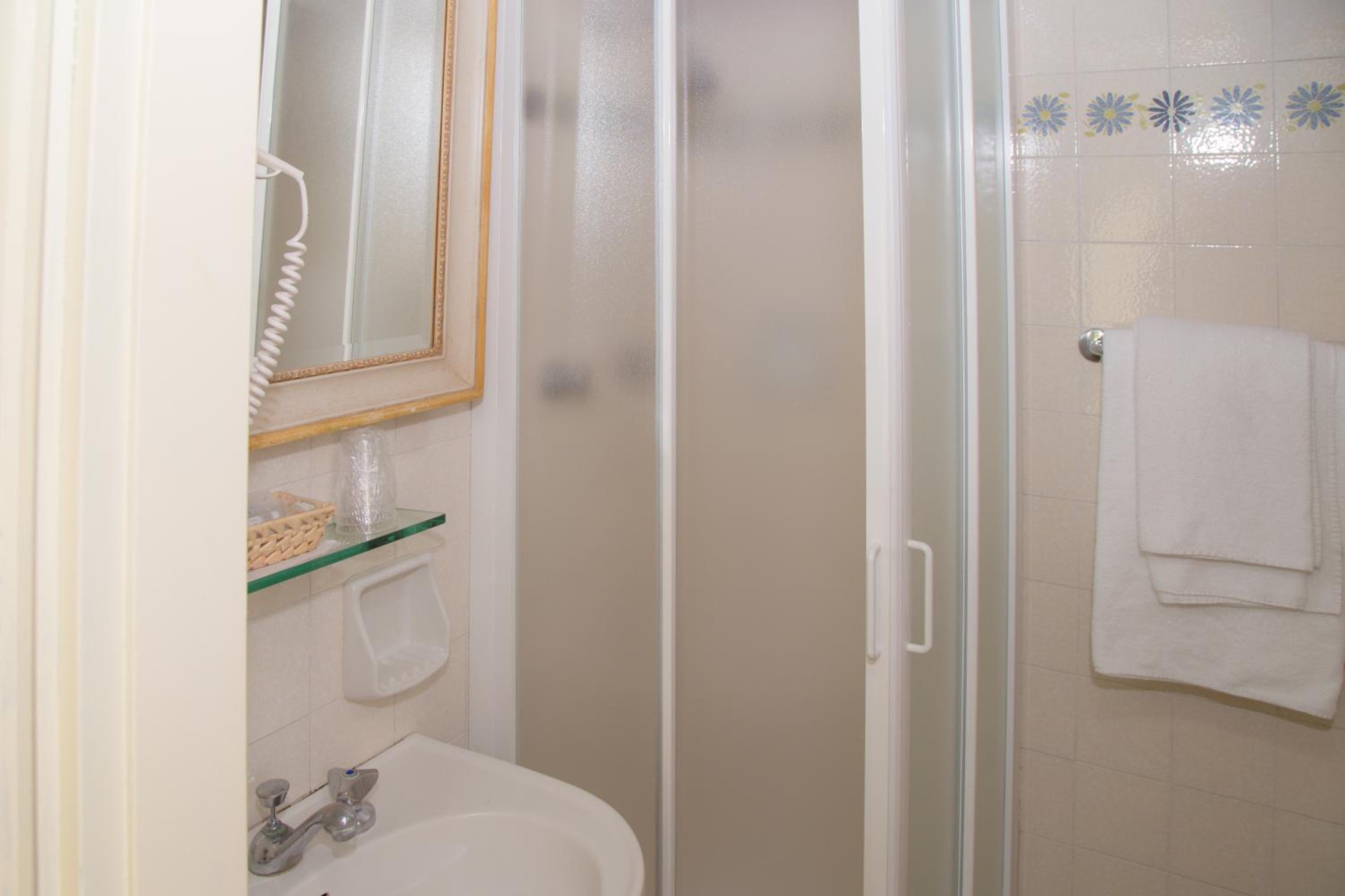 Large Double or Twin Room photo 3