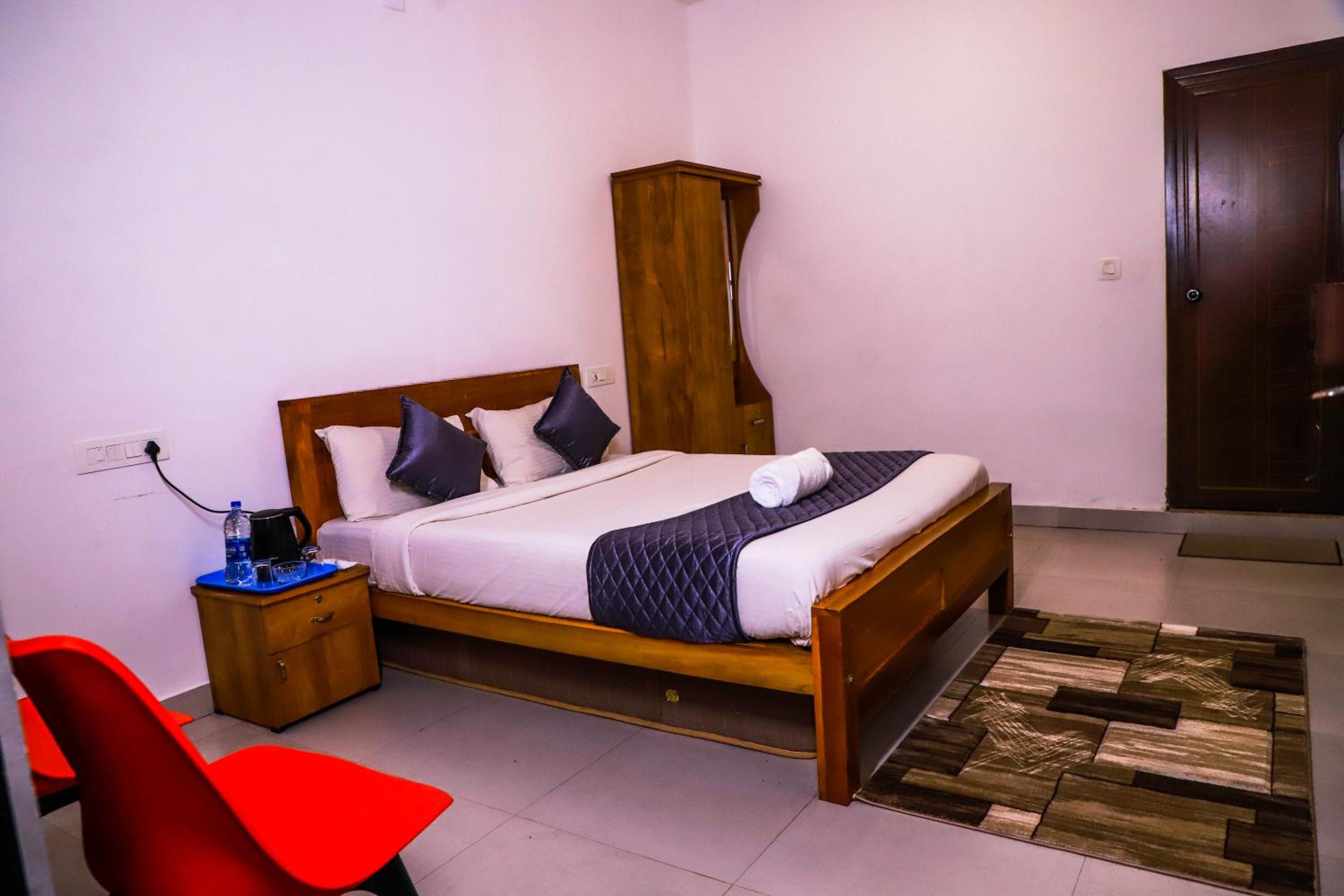 Deluxe Double Room (2 Adults + 1 Child)
